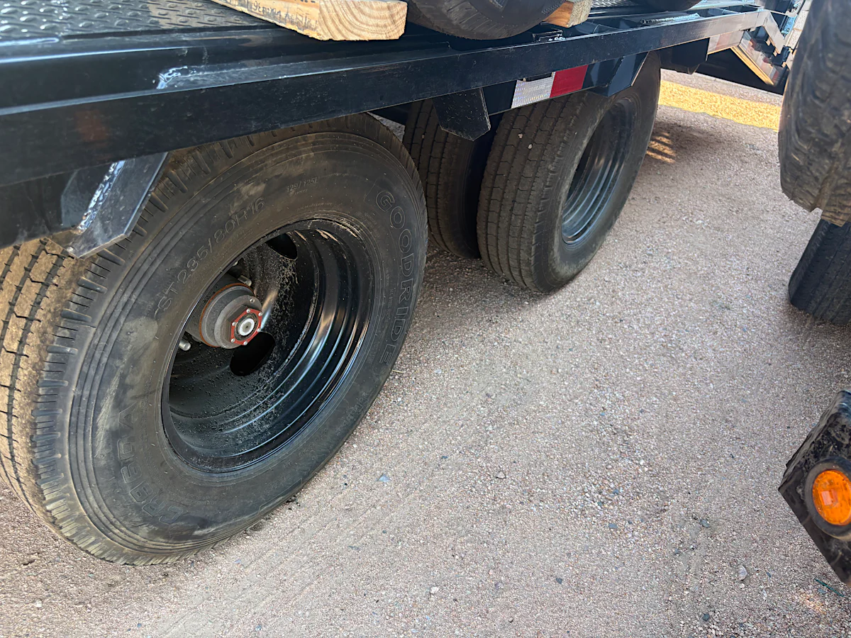 P.J. Trailers 40' Gooseneck Low-Pro Flatdeck with Duals, 25K GVWR - Stock #PPJ10863 - Image 5 of 5 P.J. Trailers 40' Gooseneck Low-Pro Flatdeck with Duals, 25K GVWR - Stock #PPJ10863 - Image 5 of 5