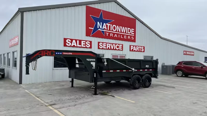 Enclosed Trailers vs. Open Trailers: Which One is Right for You?