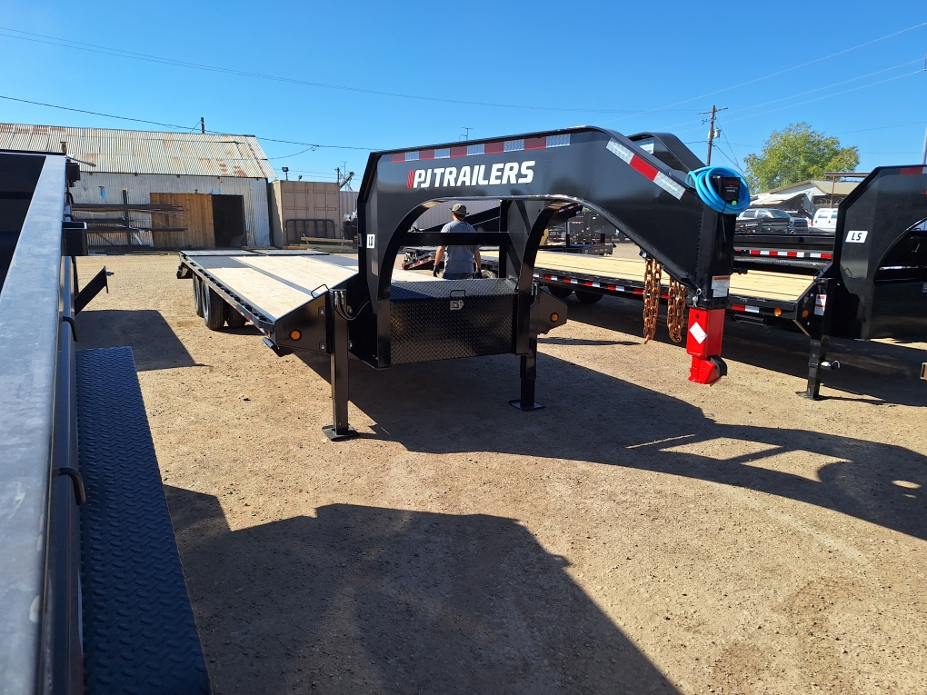 P.J. Trailers 28' Gooseneck Low-Pro Flatdeck with Duals, Hydraulic Jacks, 25K GVWR - Stock #PPJ10752 - Image 1 of 7