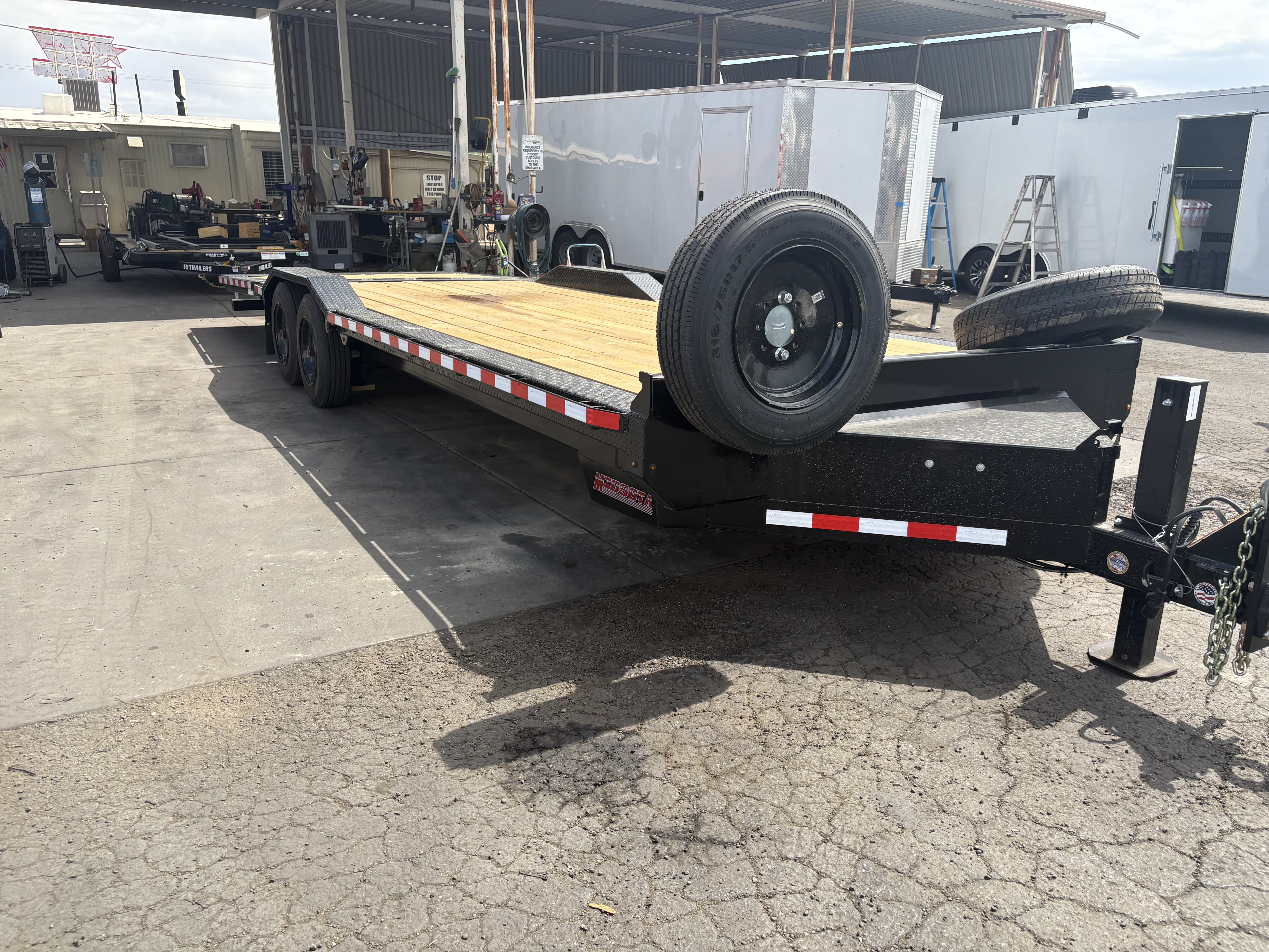 Midsota 23x102 Tandem Axle, 17.6K GVWR, Wide Body Equipment, Hydraulic Jack - Stock #MI013 - Image 2 of 5