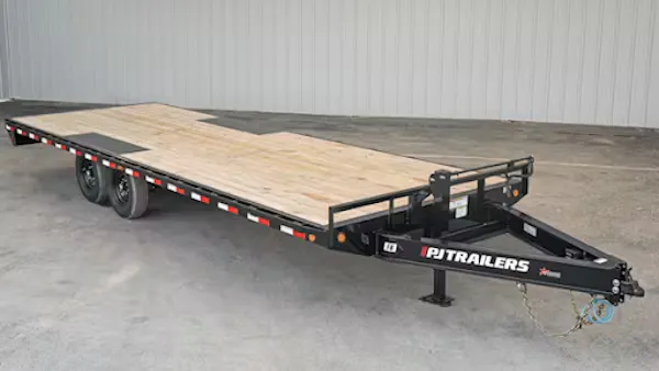 Why San Antonio Businesses Prefer Flatbed Trailers for Hauling