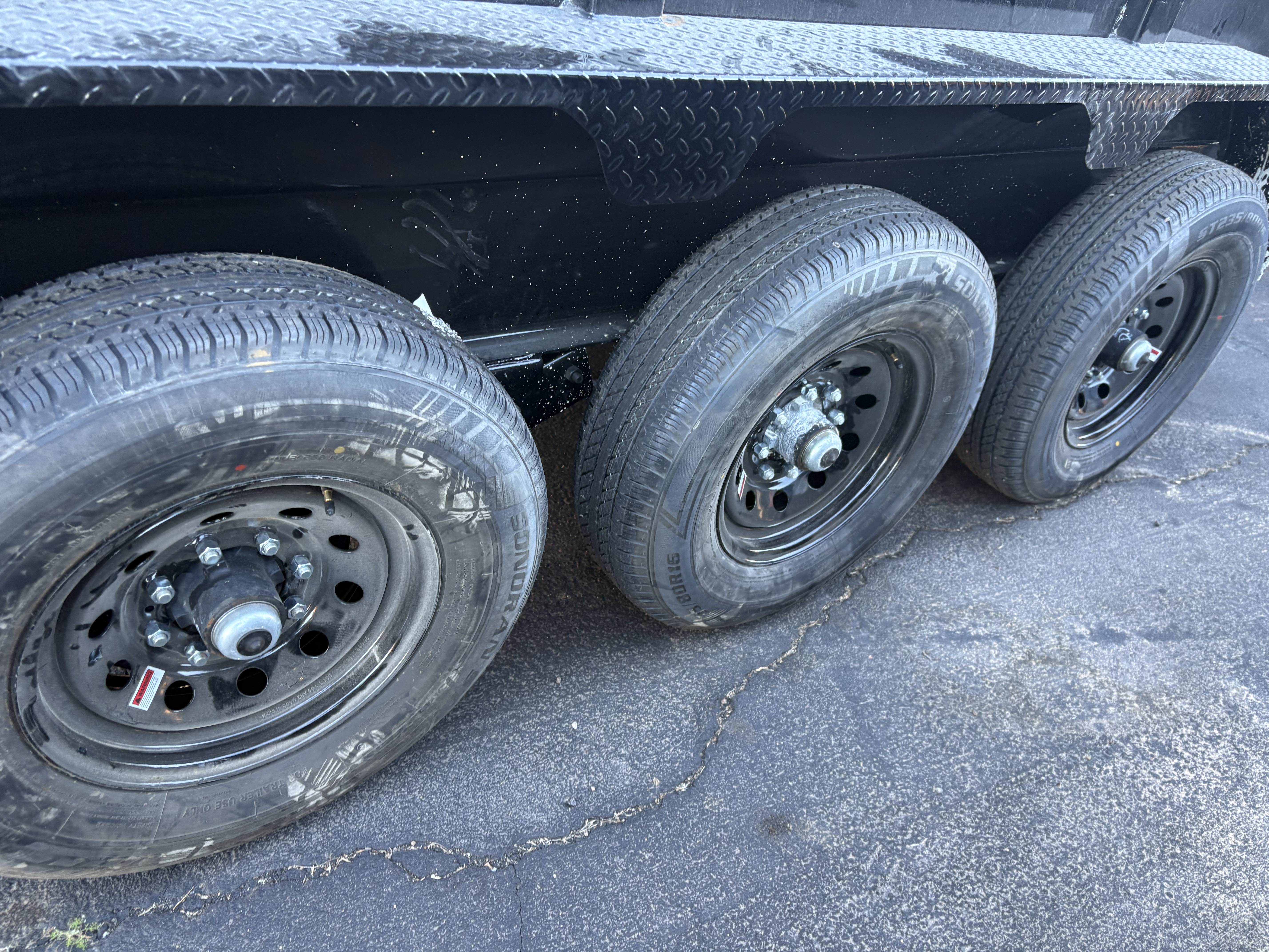 Load Trail 16x83 Gooseneck, Triple Axle, 21K GVWR, Low-Pro Dump, 36" Sides - Stock #LTD919 - Image 3 of 5