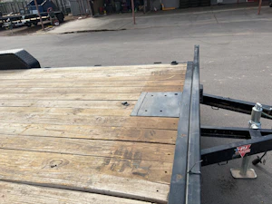 PJ Trailers 18x 83 Car Hauler