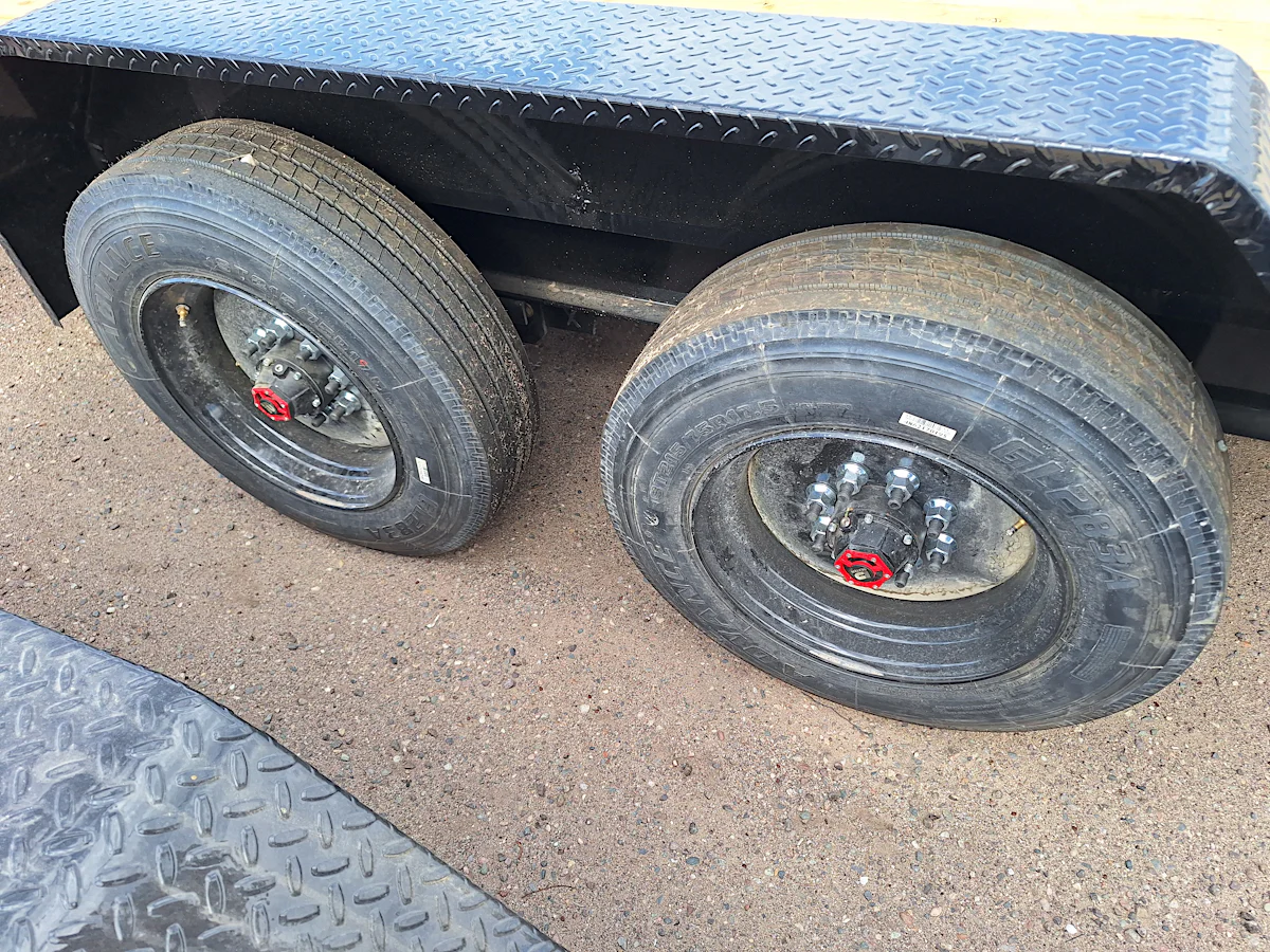 Load Trail 16x83 Tandem Axle, 20K GVWR, Gravity Tilt - Stock #LT943 - Image 5 of 9 Load Trail 16x83 Tandem Axle, 20K GVWR, Gravity Tilt - Stock #LT943 - Image 5 of 9
