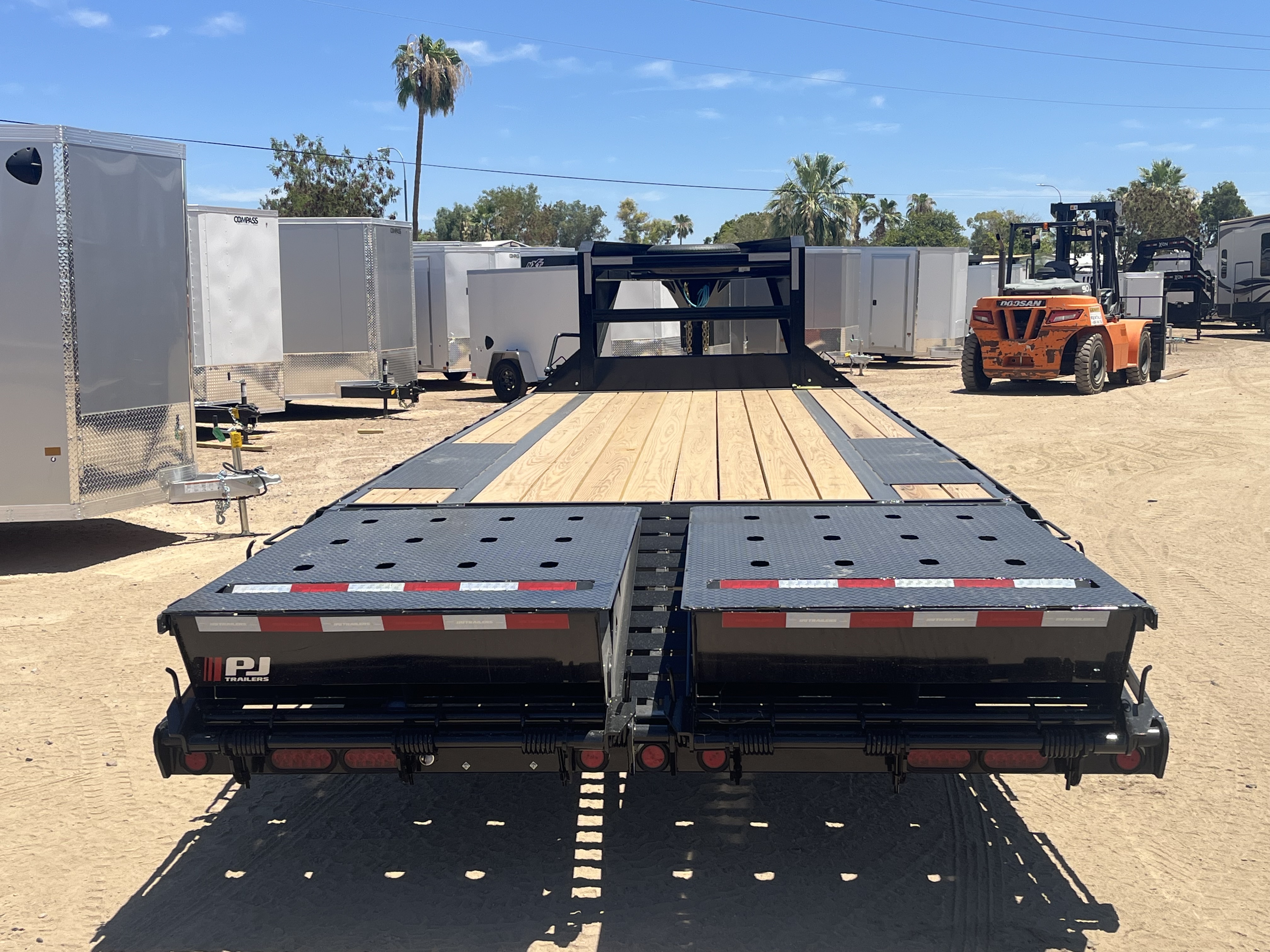 P.J. Trailers 25'x102" Gooseneck Flatbed Quest Series (LQ) - Stock #PPJ11221 - Image 4 of 8