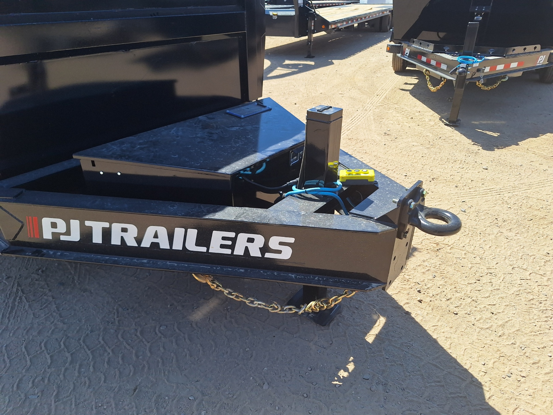 P.J. Trailers 16x83 Tandem Axle, 22K GVWR, HD Low-Pro Dump, 48" Sides - Stock #PJD1593 - Image 4 of 15