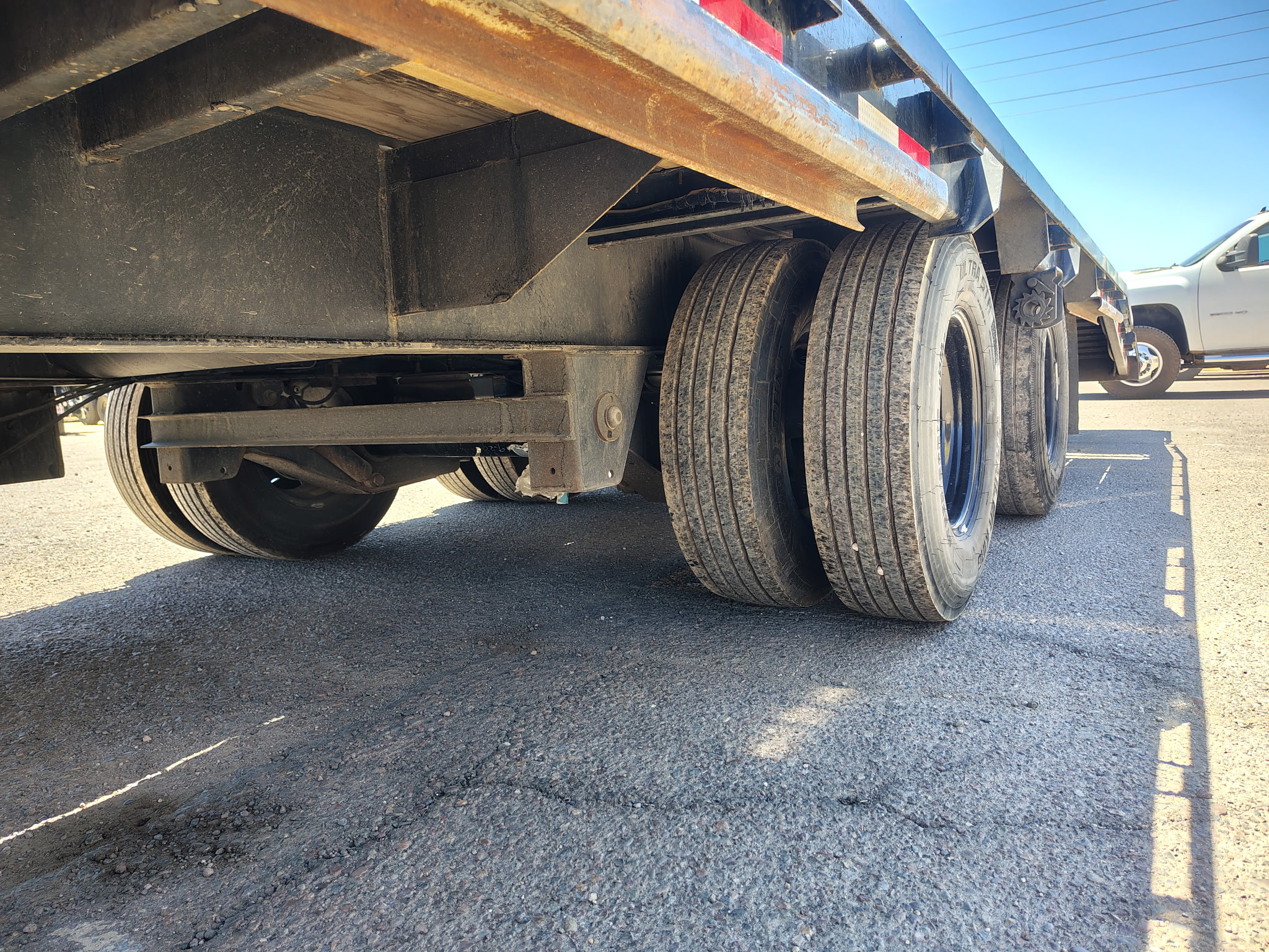 P.J. Trailers 40' Low-Pro Flatdeck w/ Duals, Air Ride, Elec/Hyd Disc brakes, 25K GVWR - Stock #USD8810 - Image 6 of 11