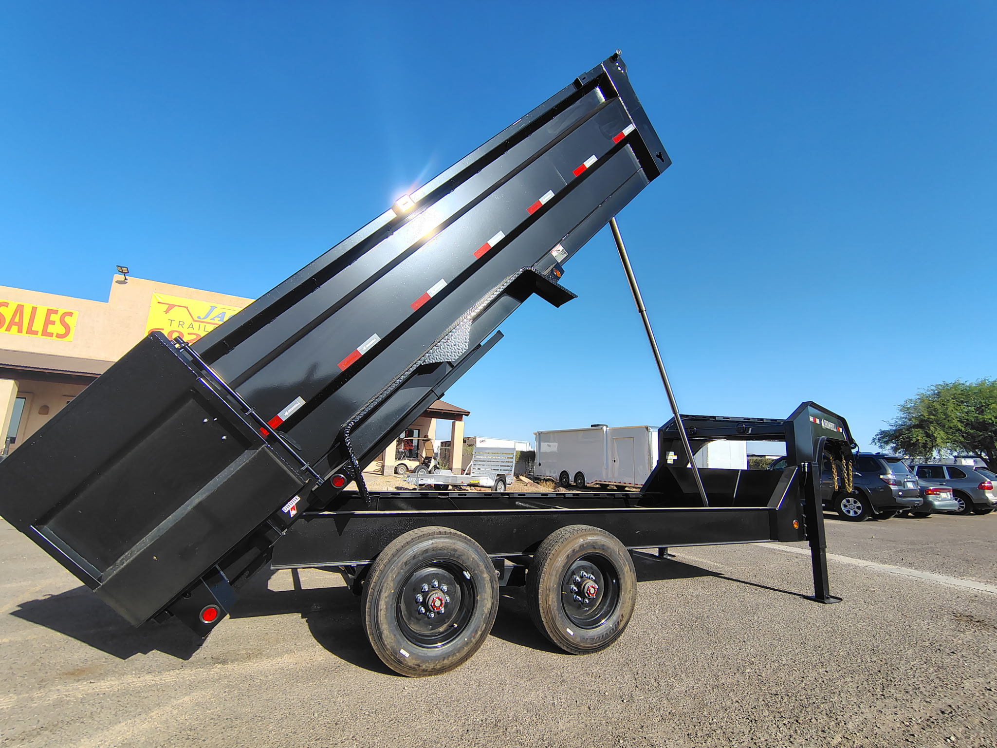 Iron Bull 16'x83" Telescopic I-Beam Gooseneck Dump Trailer w/ 36" Sides (DHG)