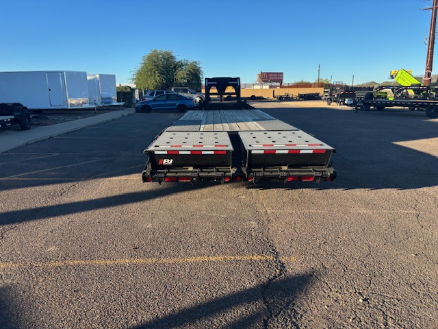 P.J. Trailers 25' Gooseneck, Low-Pro Flatdeck with Duals, Hydraulic Jacks, 25K GVWR - Stock #PPJ10900 - Image 3 of 6
