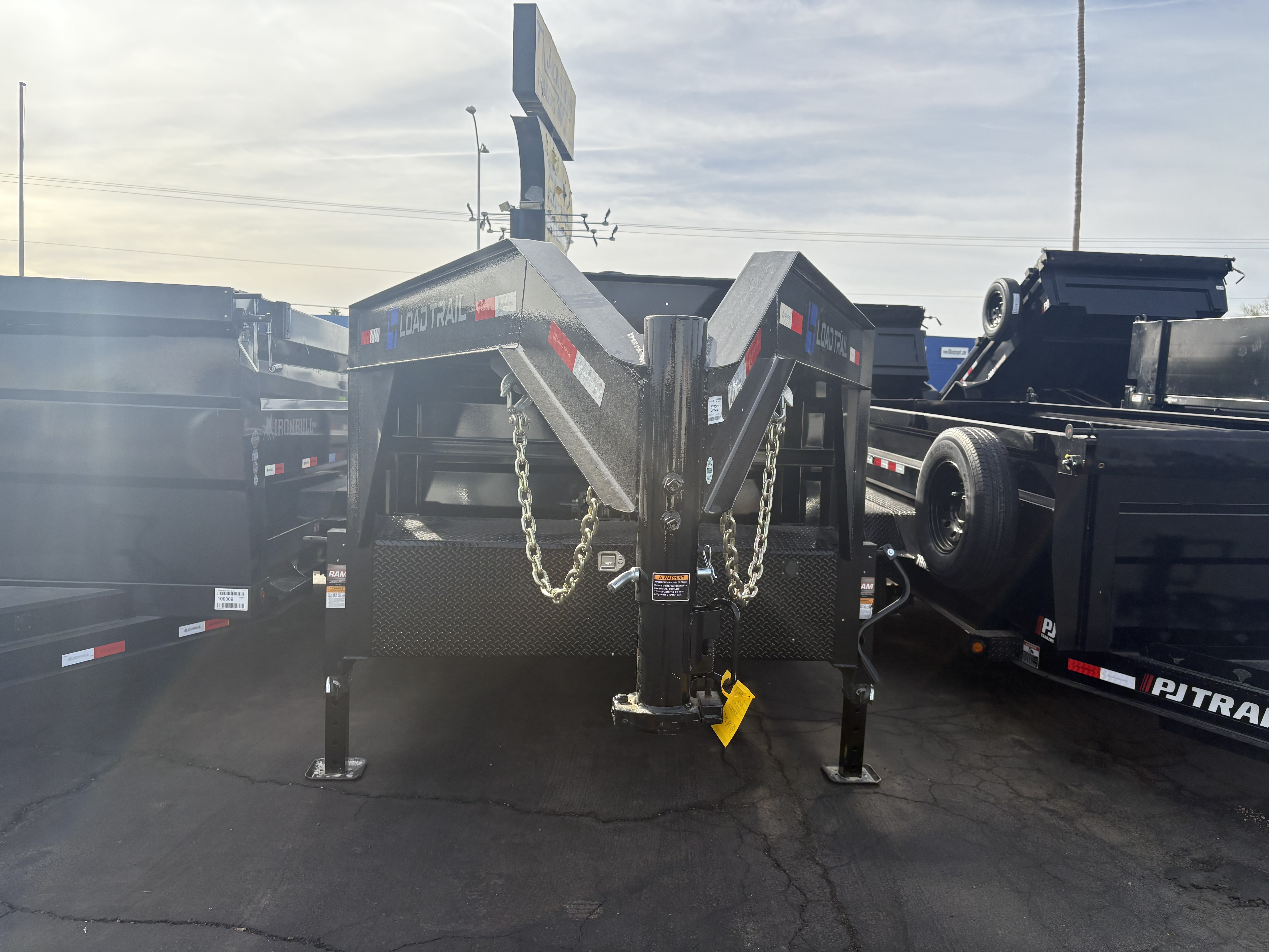 Load Trail 16x83 Gooseneck, Triple Axle, 21K GVWR, Telescopic, 36" Sides, 14 Ply Tires - Stock #LTD920 - Image 1 of 5