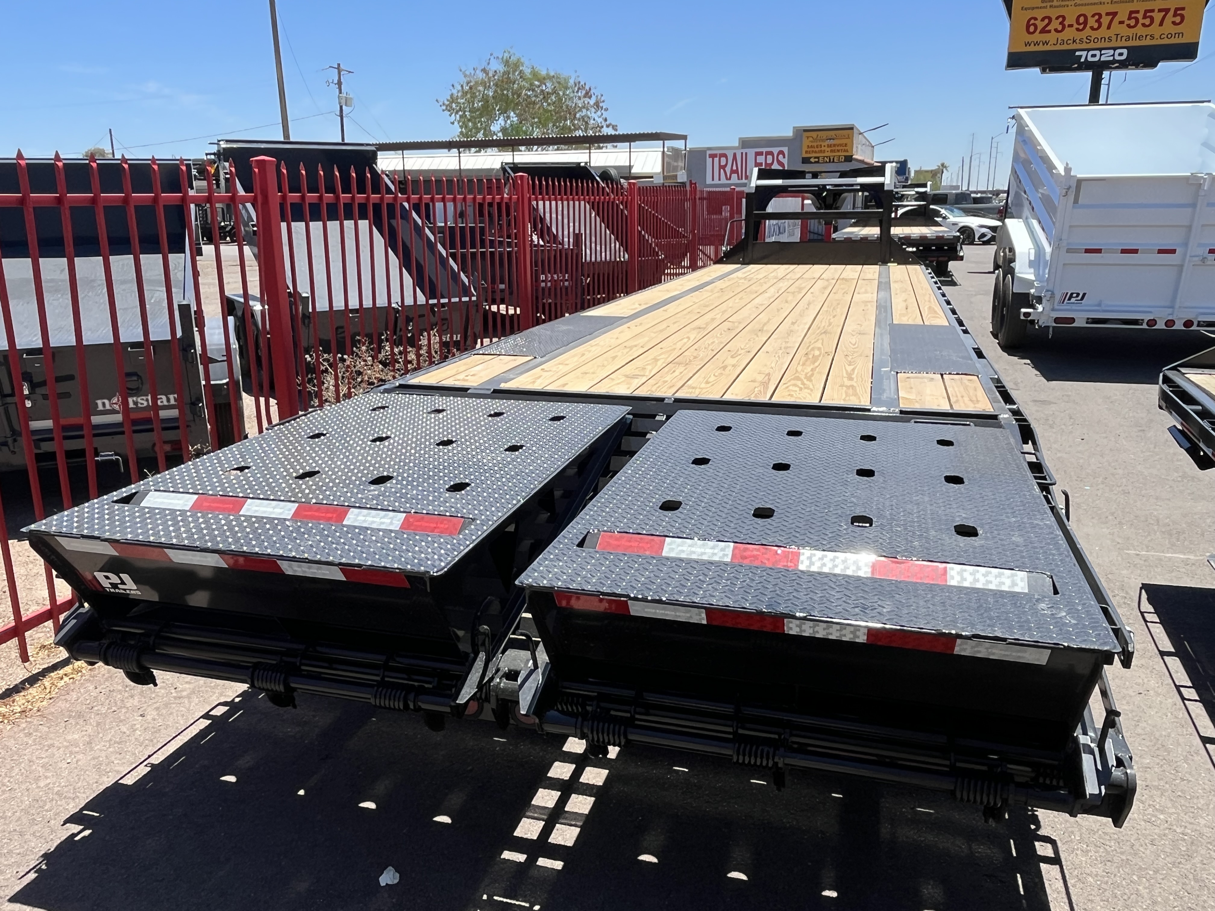 P.J. Trailers 32' Gooseneck Low-Pro Flatdeck with Singles, 15,680 GVWR, Monster Ramps, 14 Ply Tires - Stock #PPJ11219 - Image 2 of 7
