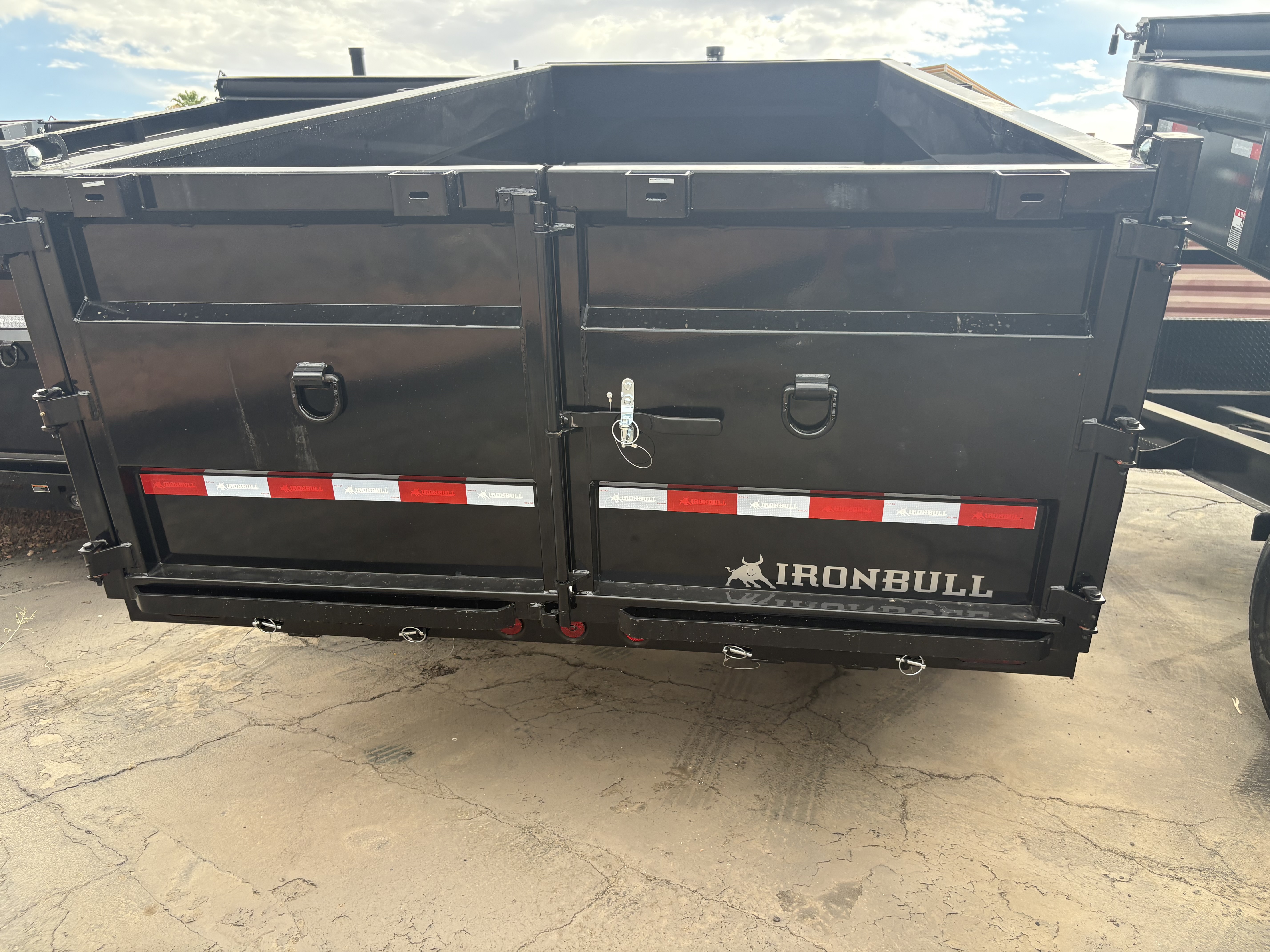 Norstar 16x83 IronBull Gooseneck, Tandem Axle Dump, 15K GVWR, 36" Sides, Telescopic Cylinder, Solar Charger, 14 Ply Tires - Stock #NST1488 - Image 4 of 4