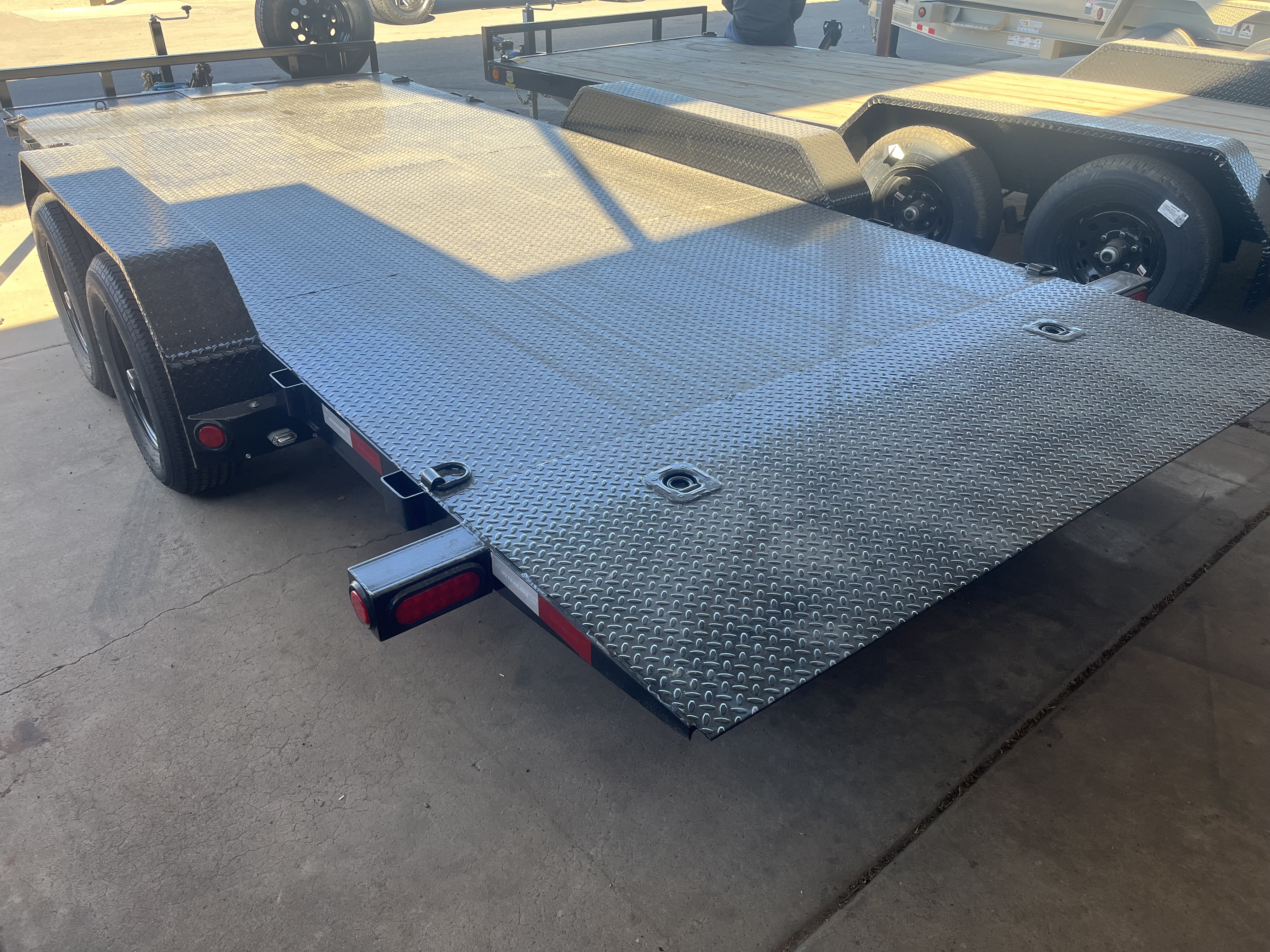 P.J. Trailers 18x83 Hydraulic Quick Tilt, 10K GVWR - Stock #PPJ10883 - Image 4 of 5