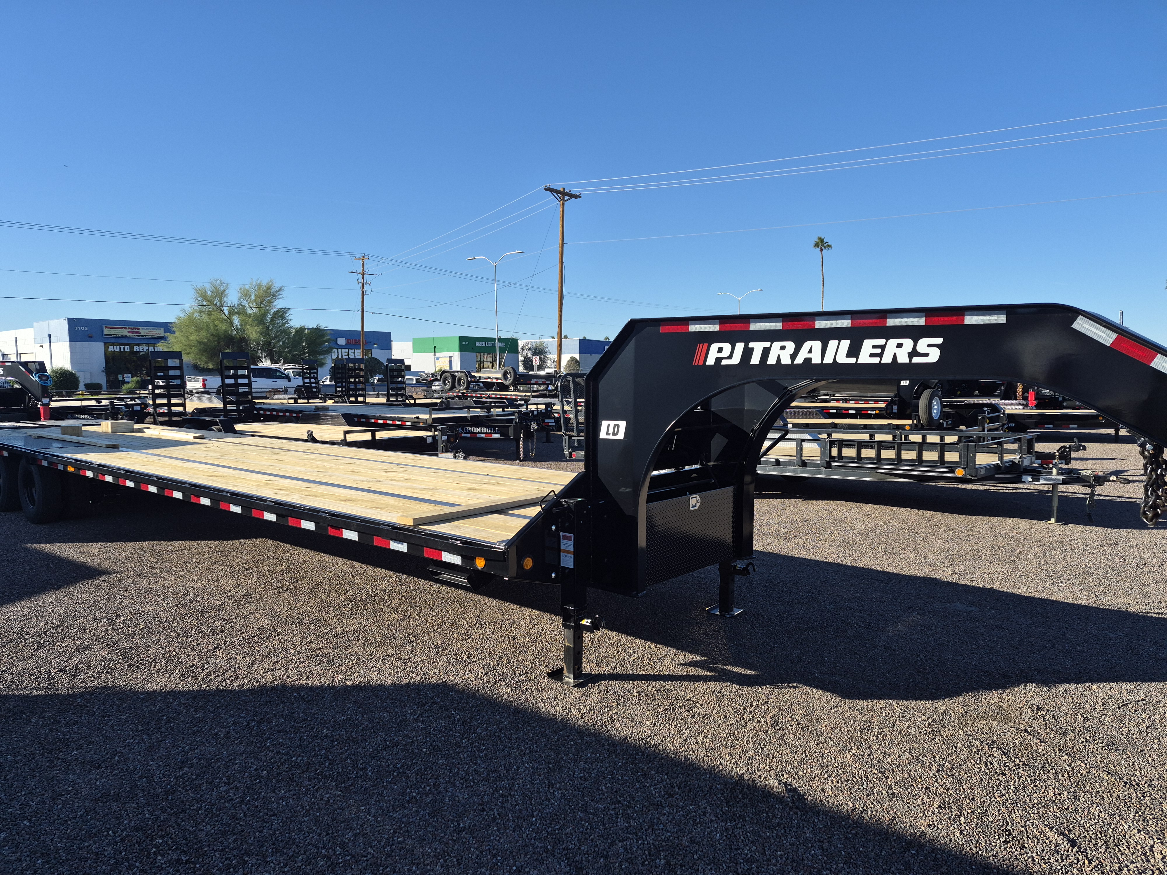 P.J. Trailers 30' Gooseneck Low-Pro Flatdeck with Duals, 25K GVWR - Stock #PPJ10975 - Image 1 of 4