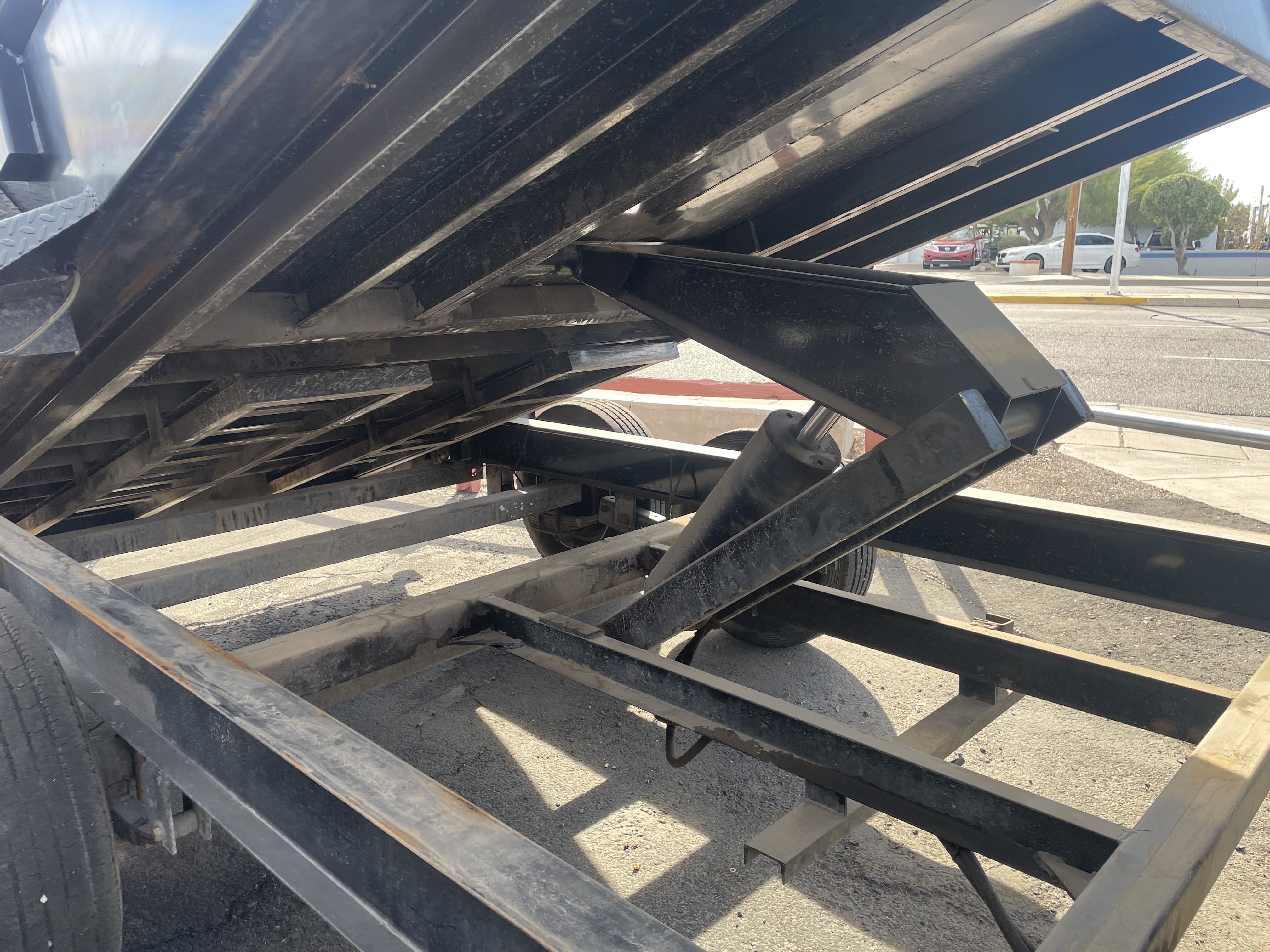 P.J. Trailers 12x83 Gooseneck Tandem Axle 16K GVWR, 18ply Tires - Stock #USD8758 - Image 4 of 4