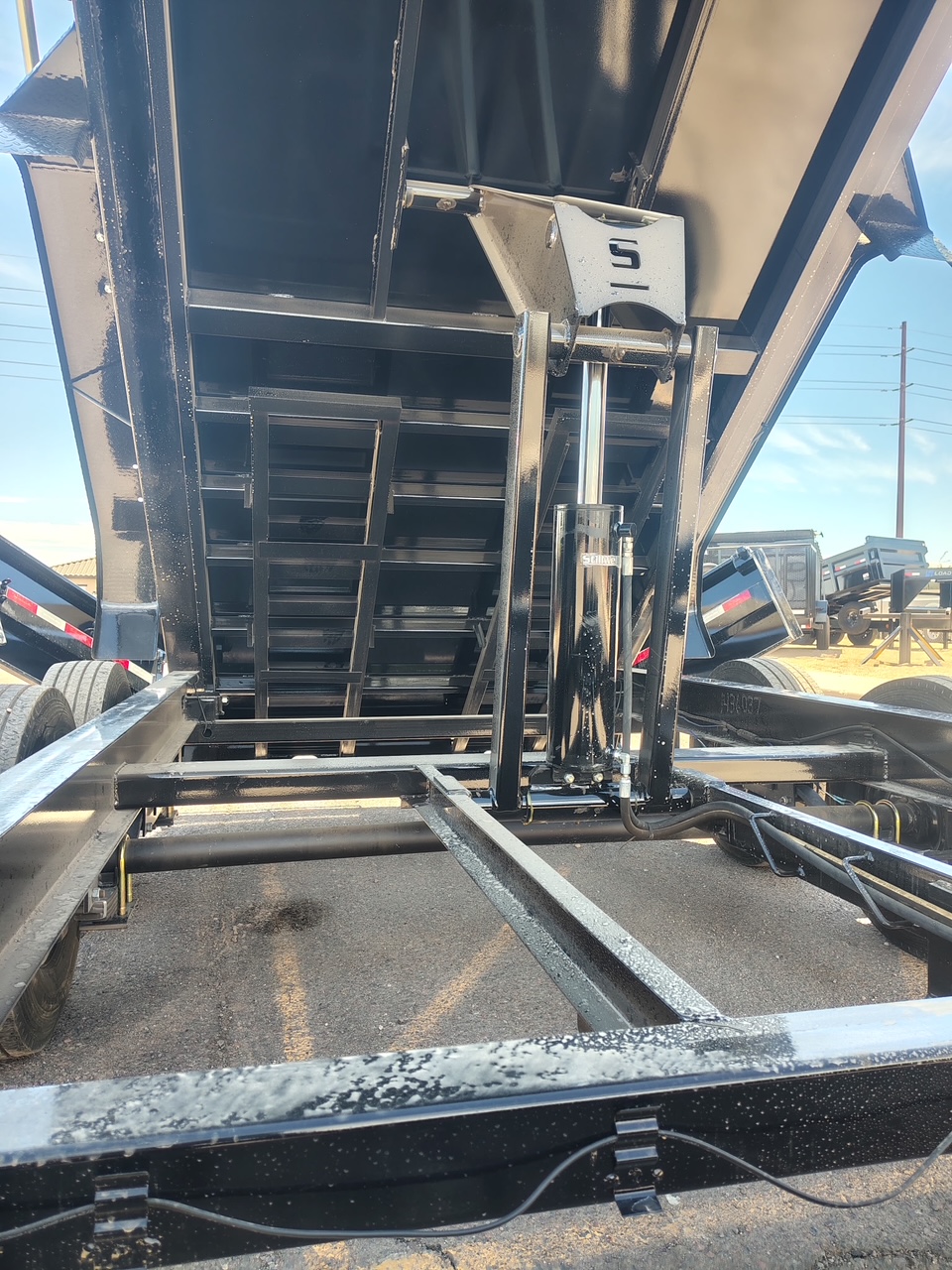 P.J. Trailers 14x83 Tandem Axle, 15,400 GVWR, Low Pro Dump, 24" Sides, 14 Ply Tires - Stock #PJD1667 - Image 9 of 11