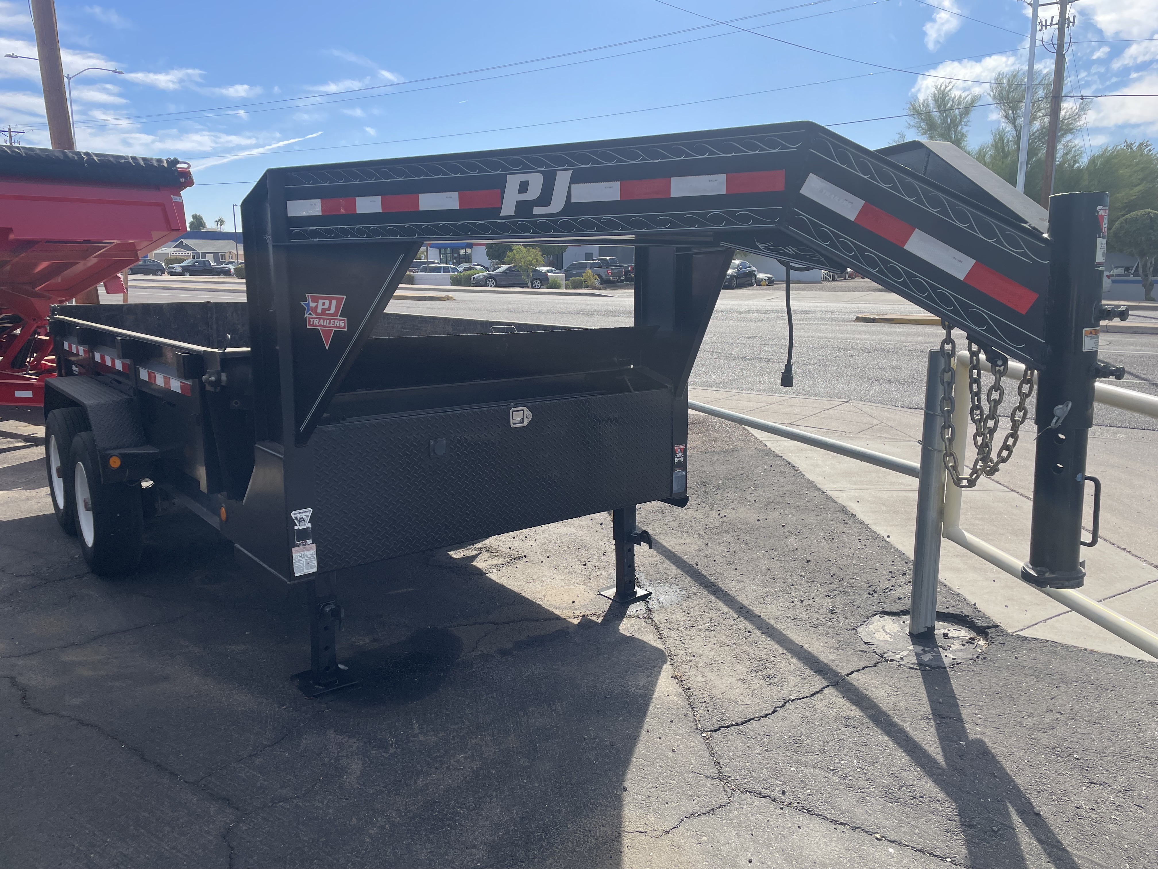 P.J. Trailers 12x83 Gooseneck Tandem Axle 16K GVWR, 18ply Tires - Stock #USD8758 - Image 1 of 4