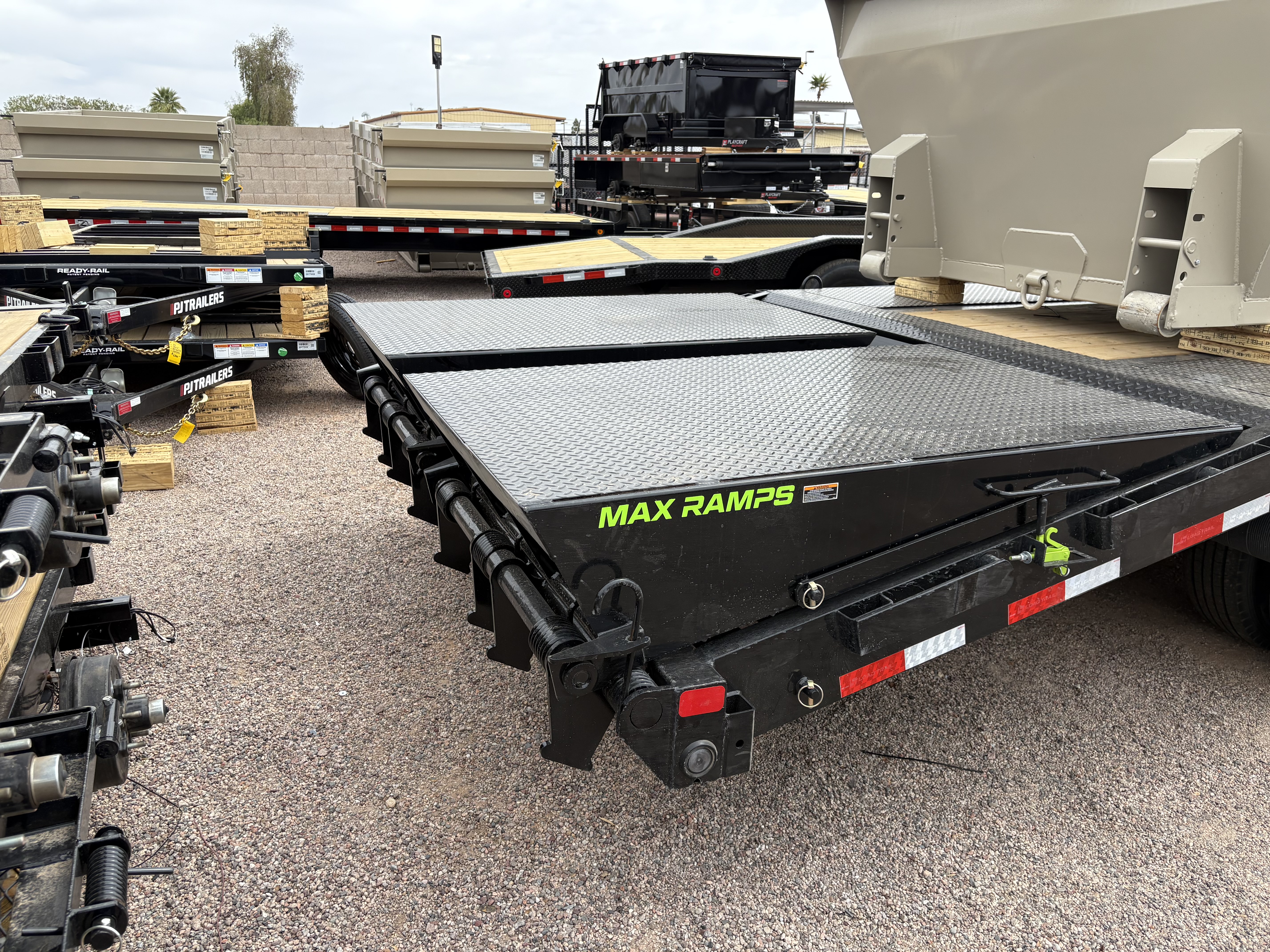 Load Trail 30x102 Tandem Axle 40K GVWR Low Pro Equipment, MAX Ramps - Stock #LT895 - Image 4 of 5