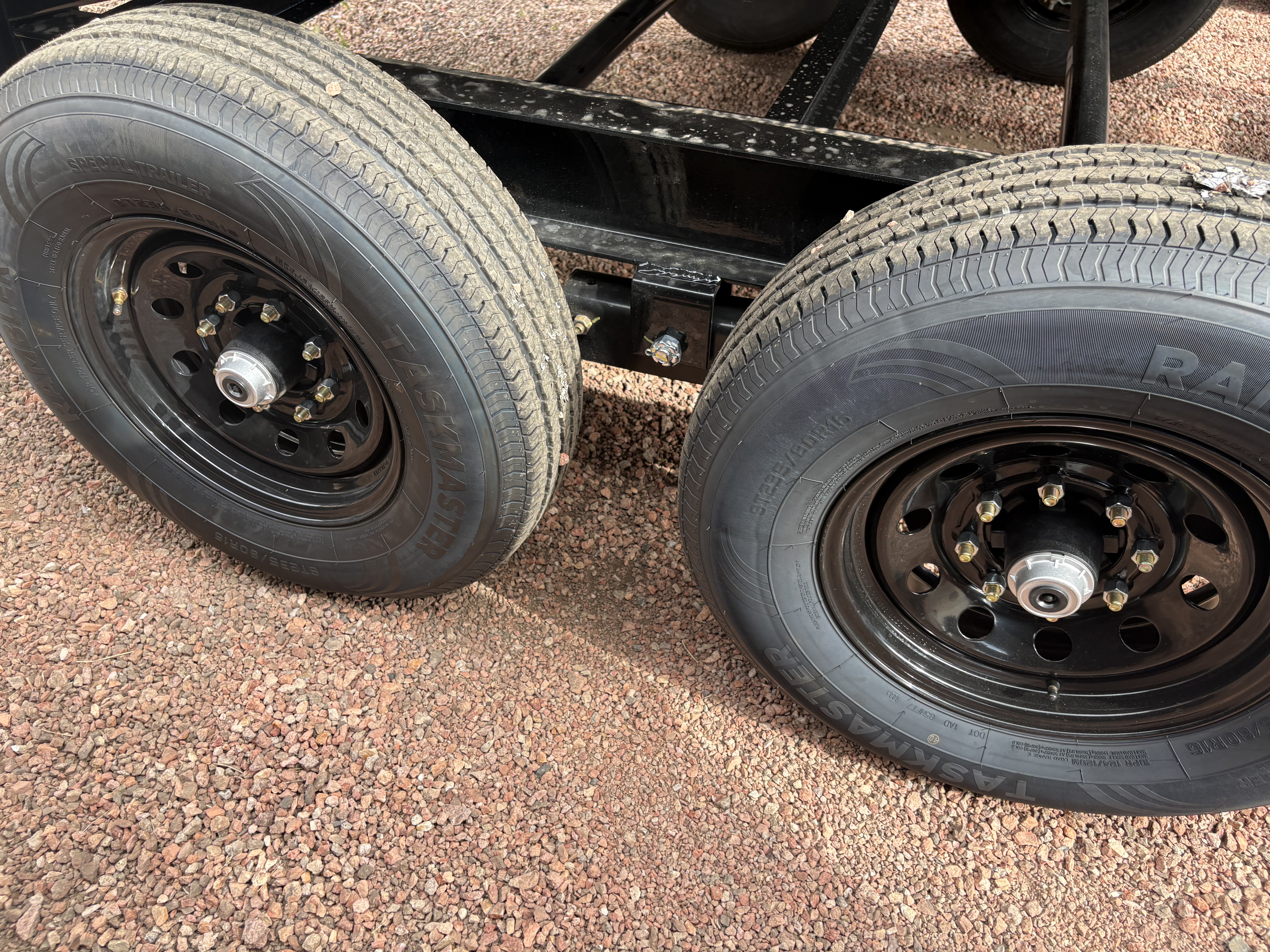 Norstar 14x83 IronBull Gooseneck, Tandem Axle Dump, 14.9K GVWR, 48" Sides, Telescopic Cylinder, Solar Charger, 14 Ply Tires - Stock #NST1489 - Image 3 of 5