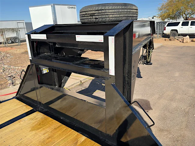 Norstar 36x102 Gooseneck, Hydraulic Dovetail & Jacks, Tandem w/ Duals, 25,900K GVWR - Stock #NS396 - Image 4 of 10 Norstar 36x102 Gooseneck, Hydraulic Dovetail & Jacks, Tandem w/ Duals, 25,900K GVWR - Stock #NS396 - Image 4 of 10