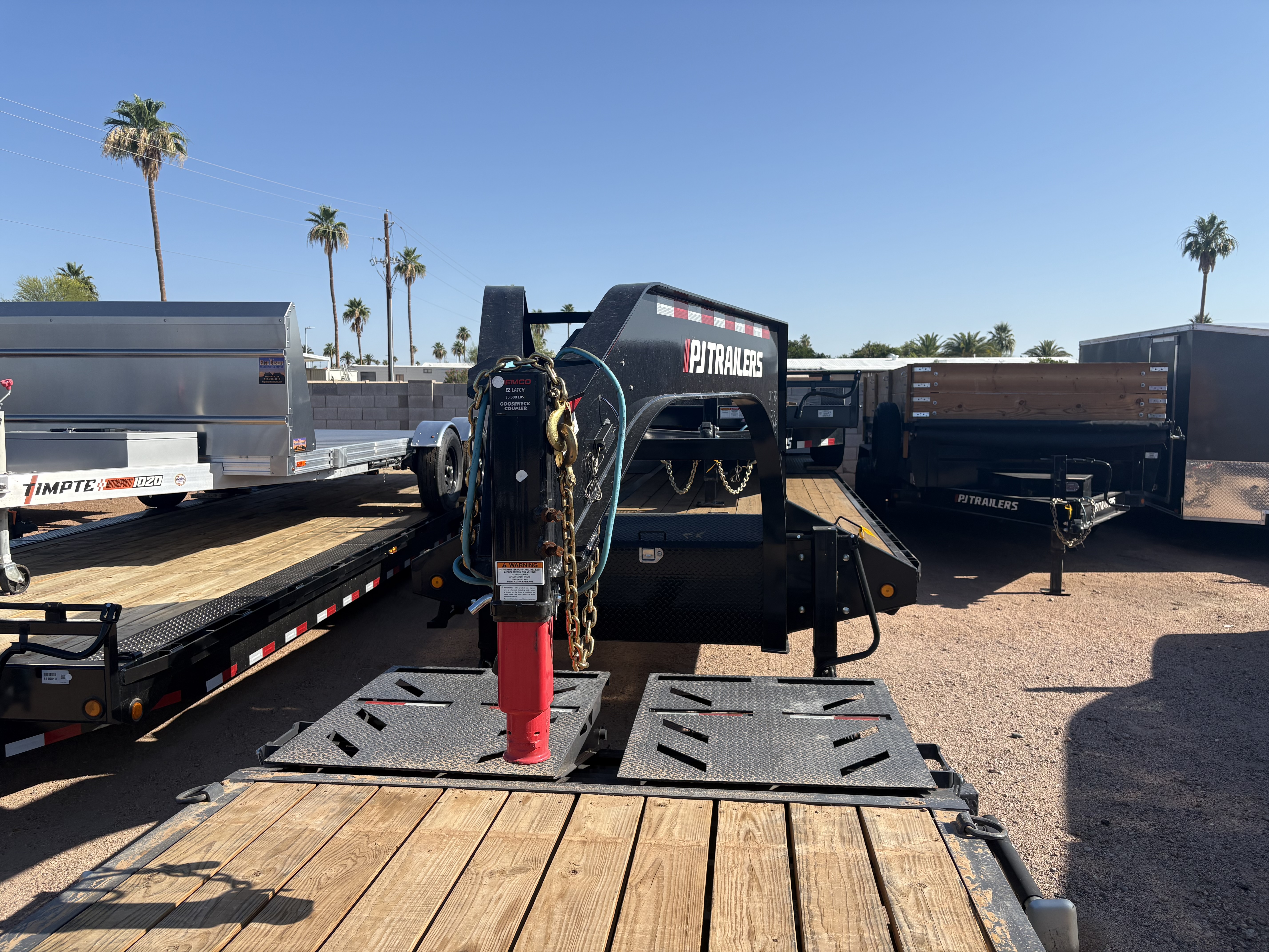 P.J. Trailers 40' Gooseneck Low-Pro Flatdeck with Duals, 25K GVWR - Stock #PPJ10863 - Image 1 of 5