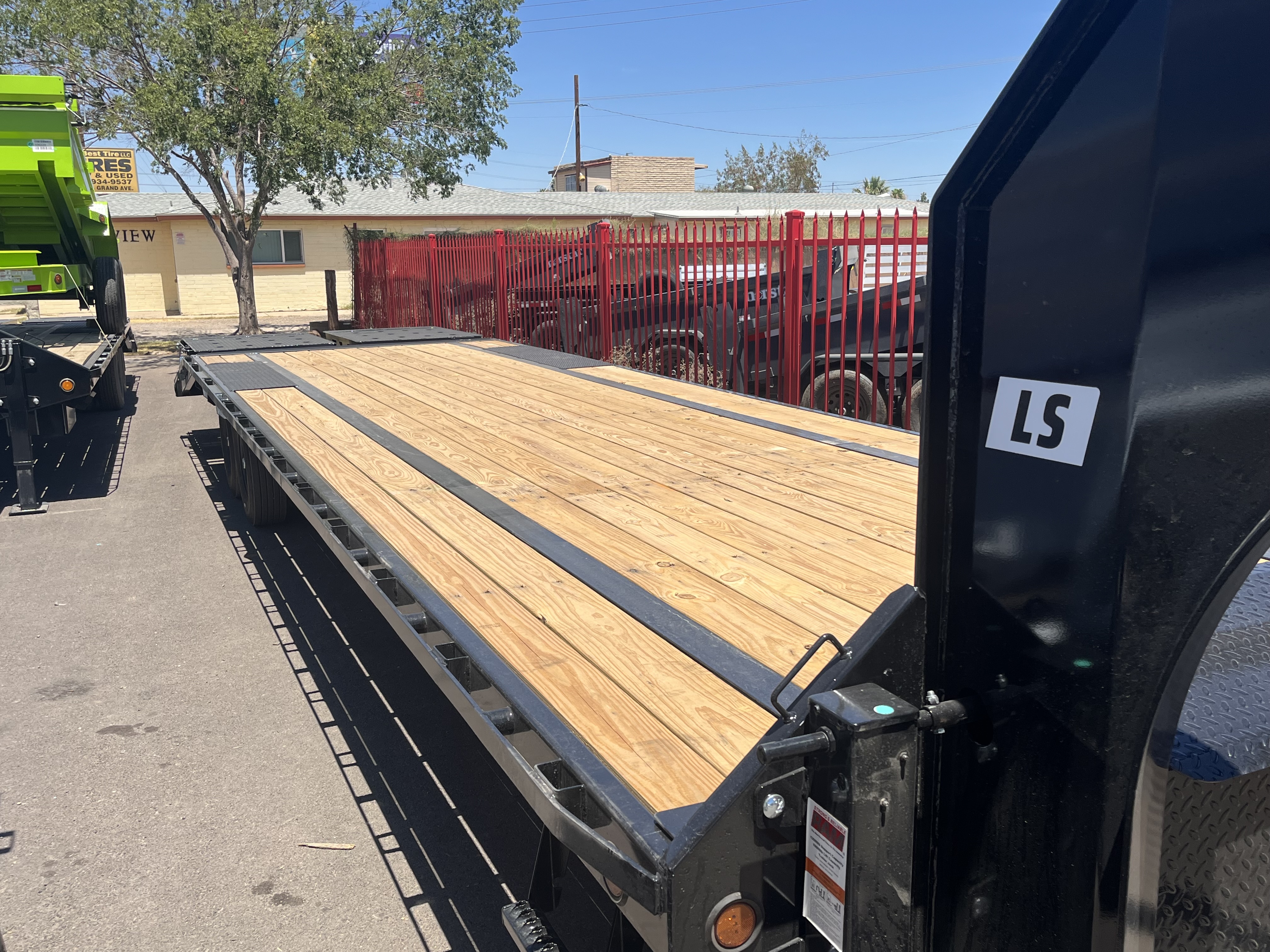P.J. Trailers 32' Gooseneck Low-Pro Flatdeck with Singles, 15,680 GVWR, Monster Ramps, 14 Ply Tires - Stock #PPJ11219 - Image 4 of 7