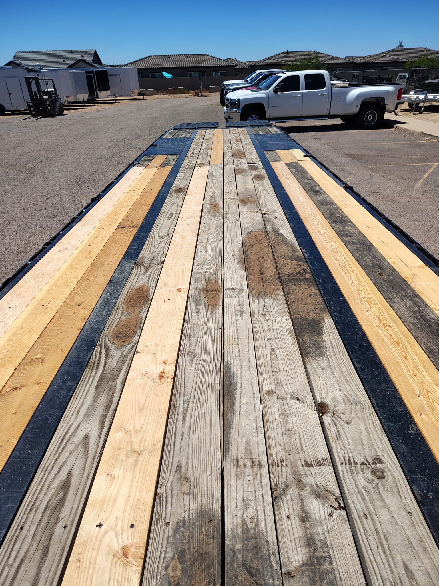 P.J. Trailers 40' Low-Pro Flatdeck w/ Duals, Air Ride, Elec/Hyd Disc brakes, 25K GVWR - Stock #USD8810 - Image 4 of 11