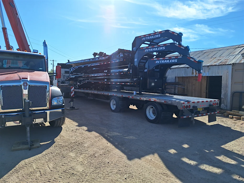 P.J. Trailers 28' Gooseneck Low-Pro Flatdeck with Duals, Hydraulic Jacks, 25K GVWR - Stock #PPJ10752 - Image 7 of 7 P.J. Trailers 28' Gooseneck Low-Pro Flatdeck with Duals, Hydraulic Jacks, 25K GVWR - Stock #PPJ10752 - Image 7 of 7