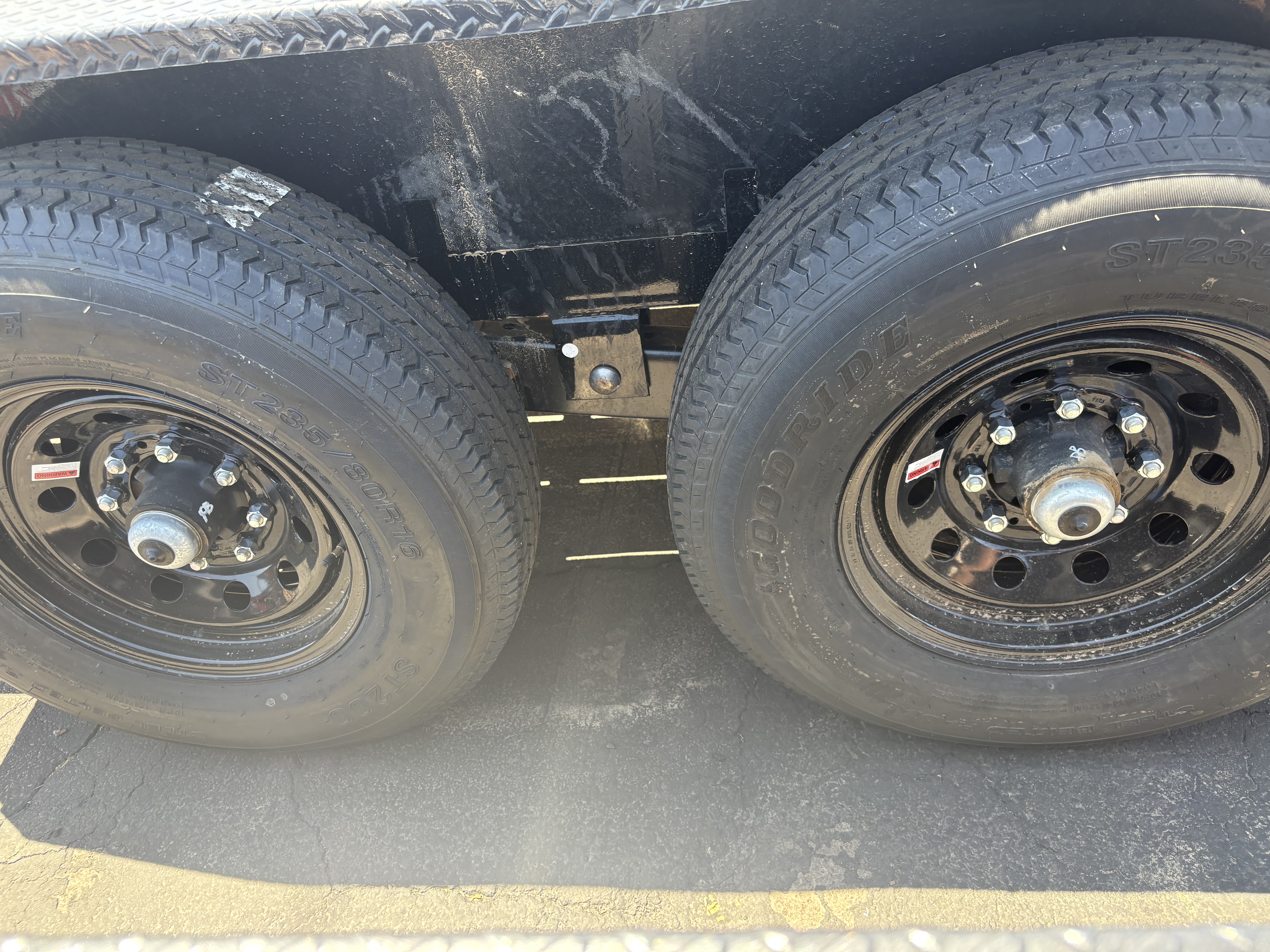 Load Trail 22x83 Tandem Axle, 14K GVWR, Carhauler,  Fold Up Ramps - Stock #LT924 - Image 4 of 5