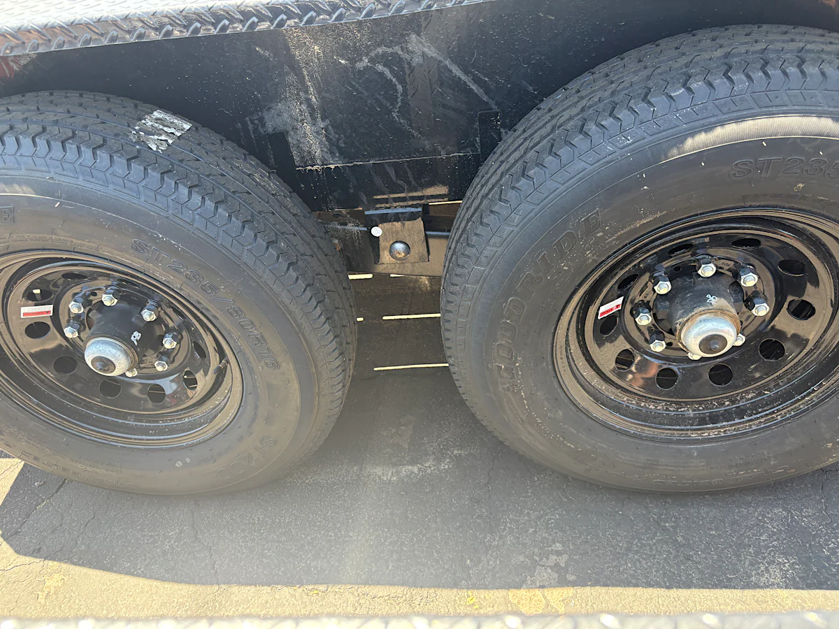 Load Trail 22x83 Tandem Axle, 14K GVWR, Carhauler, Fold Up Ramps - Stock #LT924 - Image 4 of 5 Load Trail 22x83 Tandem Axle, 14K GVWR, Carhauler, Fold Up Ramps - Stock #LT924 - Image 4 of 5