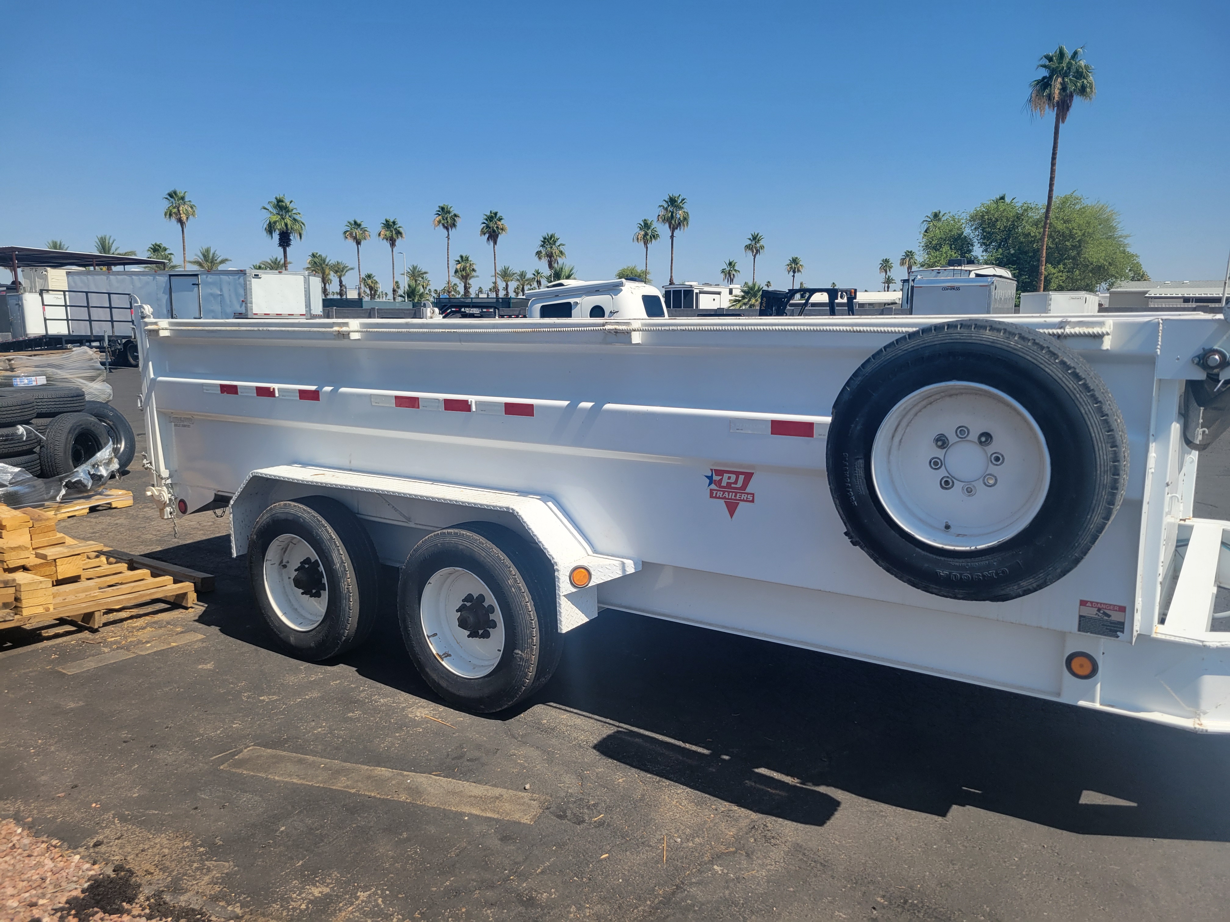 PJ Trailers 16'x83" Scissor HD Low-Pro Dump Trailer w/ 36" Sides (DE)