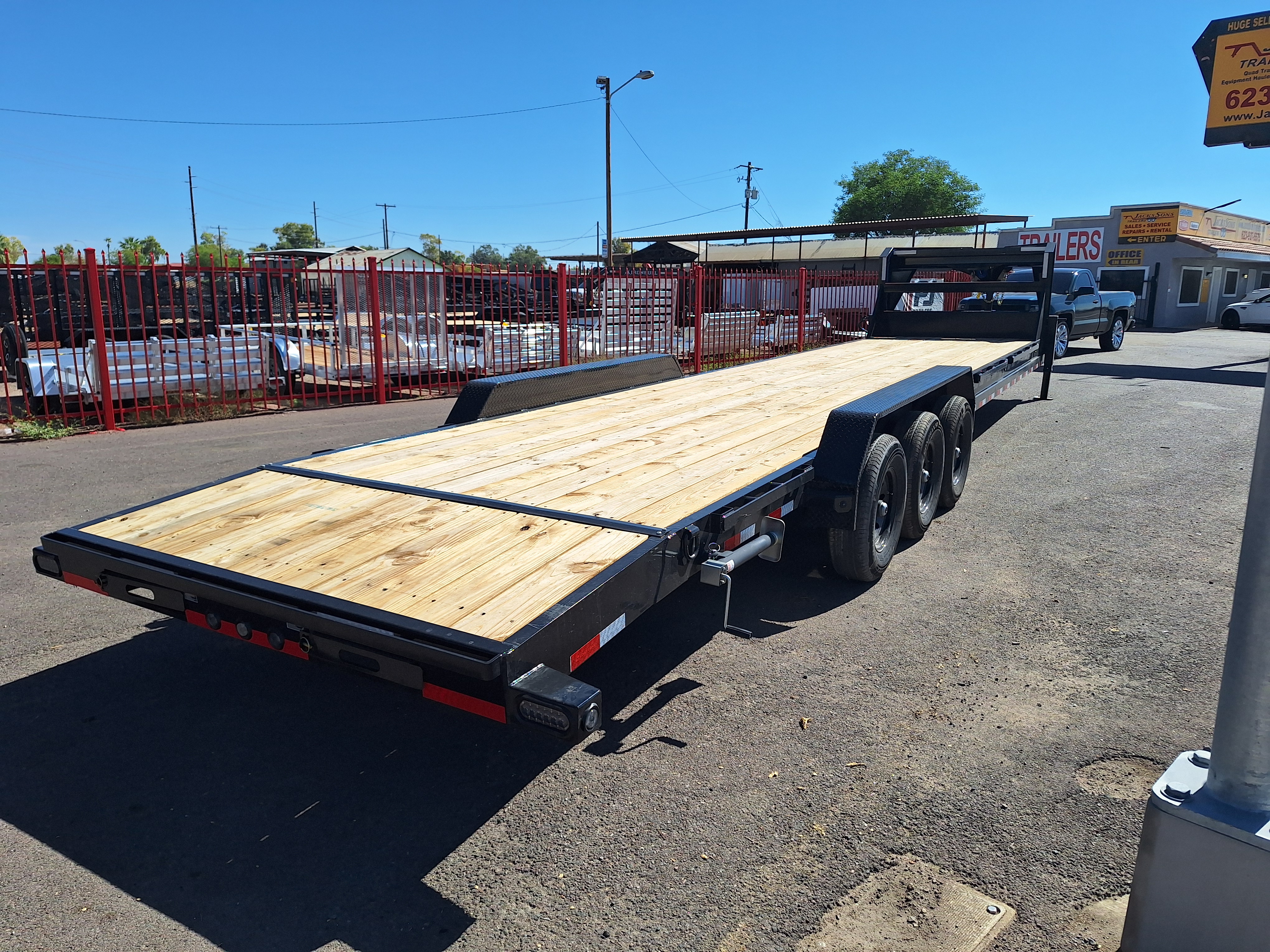 Load Trail 36x83 Gooseneck Triple Axle, 21K GVWR, Carhauler, Slide In Ramps - Stock #LT946 - Image 3 of 6
