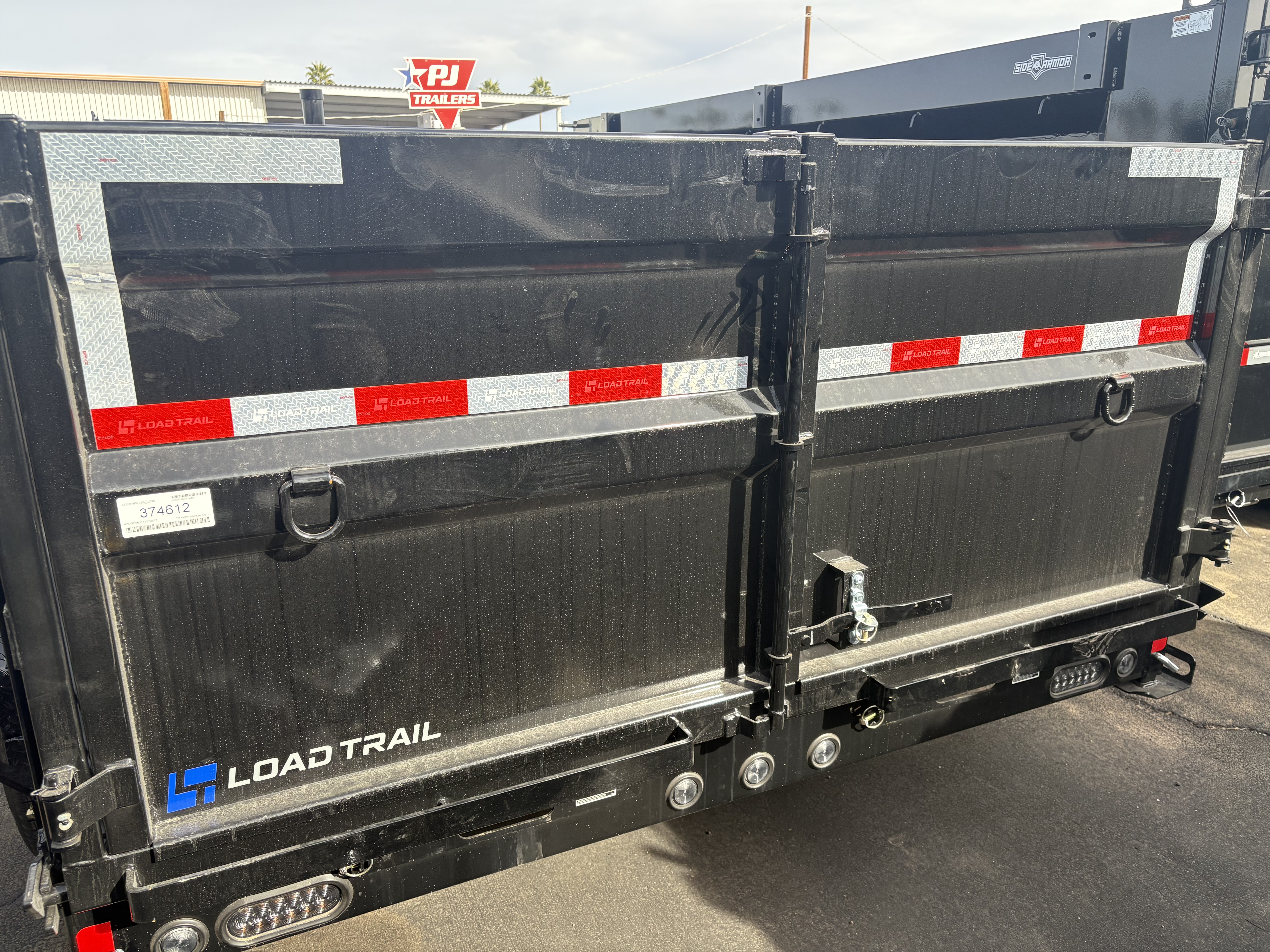 Load Trail 16x83 Gooseneck, Triple Axle, 21K GVWR, Telescopic, 36" Sides, 14 Ply Tires - Stock #LTD920 - Image 4 of 5