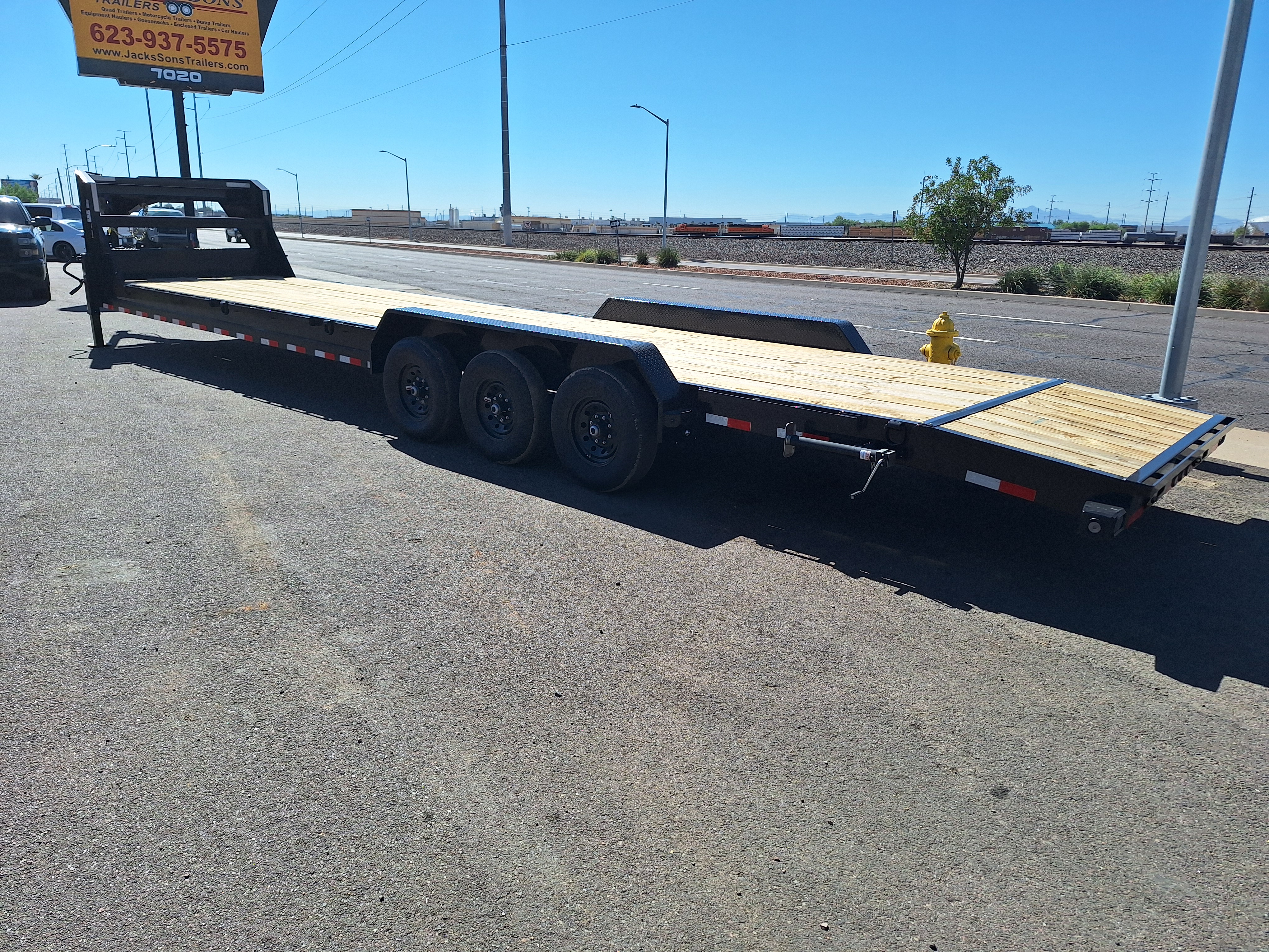 Load Trail 36x83 Gooseneck Triple Axle, 21K GVWR, Carhauler, Slide In Ramps - Stock #LT946 - Image 4 of 6