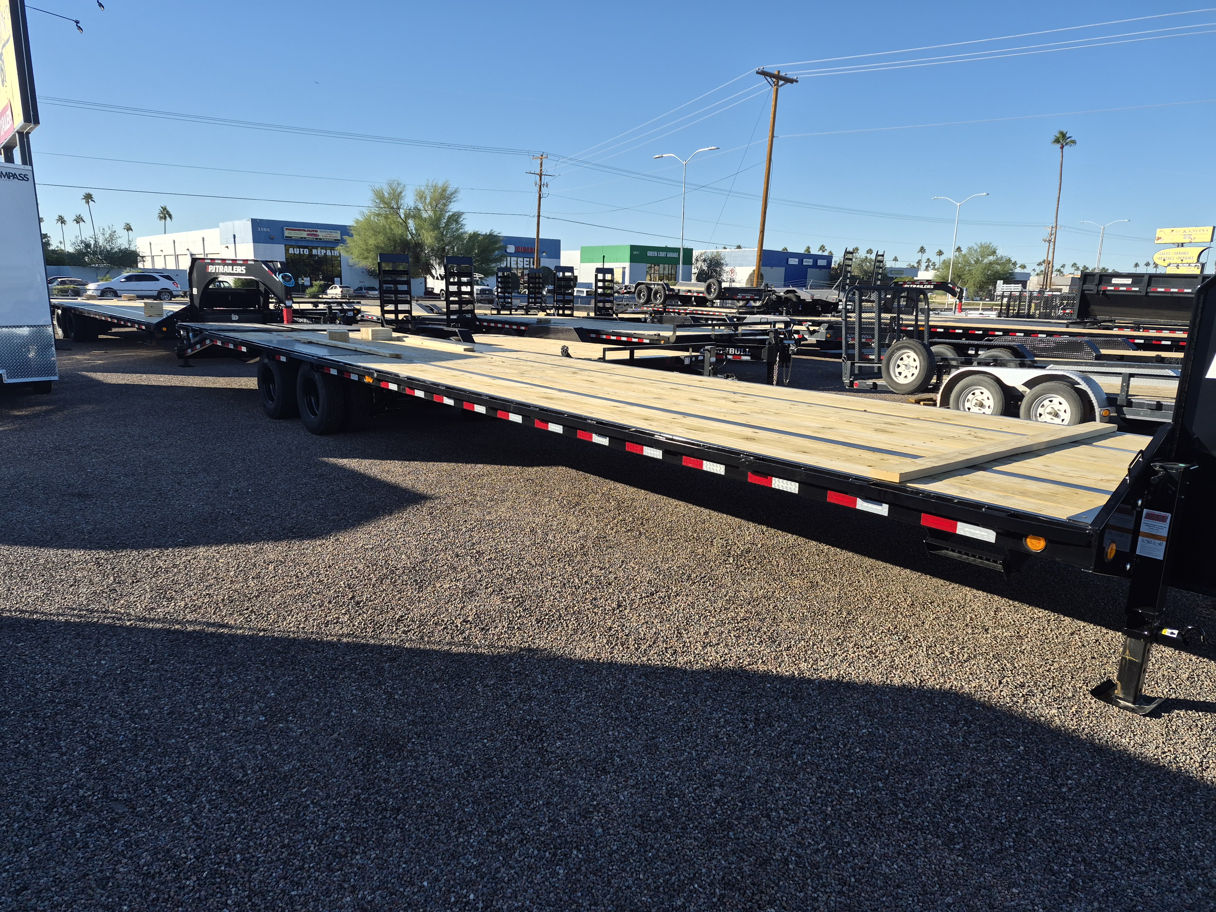 P.J. Trailers 36' Gooseneck Low-Pro Flatdeck with Duals, 25K GVWR - Stock #PPJ10974 - Image 2 of 4