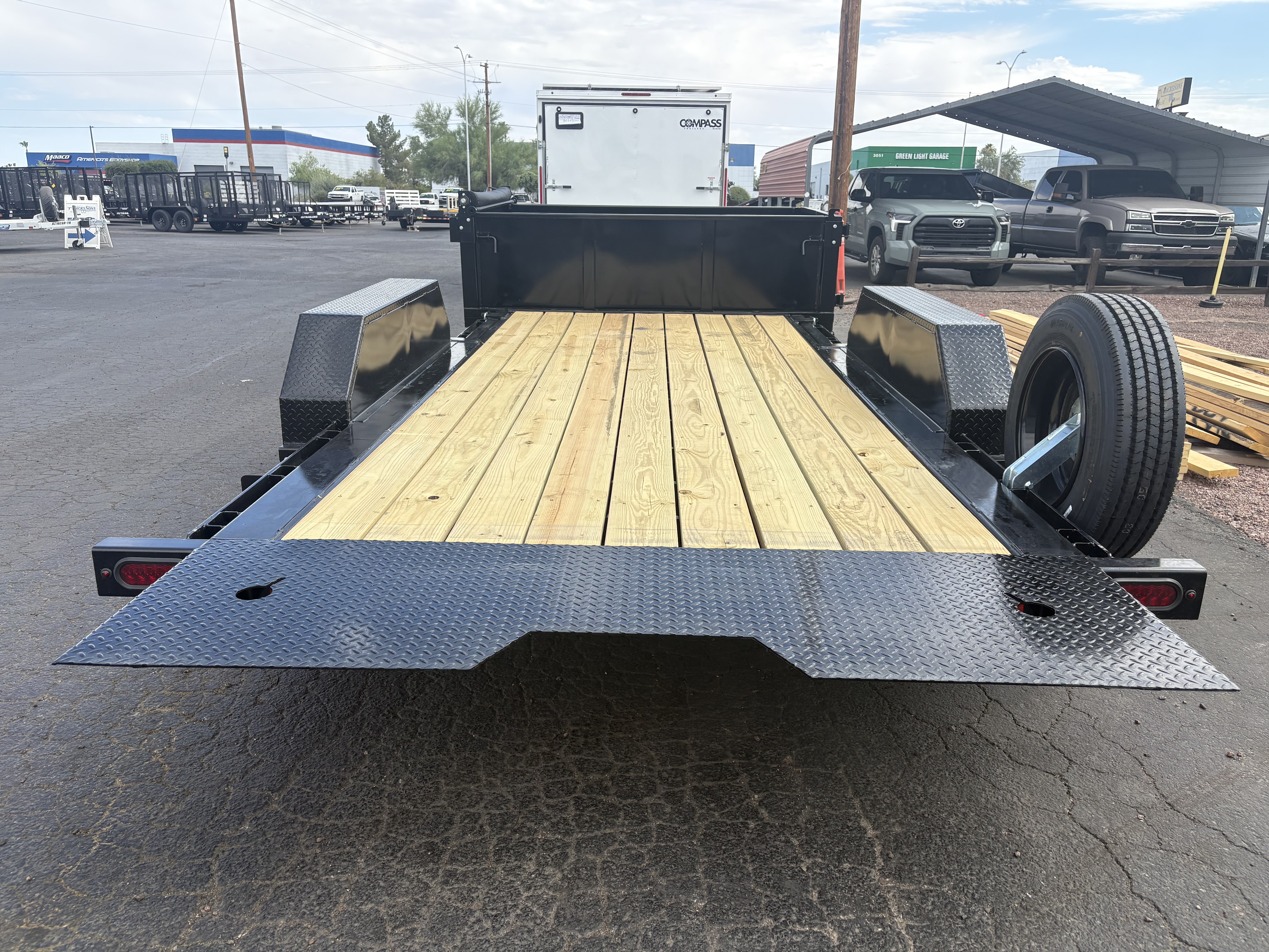Midsota 21x83 Tandem Axle, 17.6K GVWR, Side Dump Tilt, 24" Sides, Hydraulic Jack - Stock #MID006 - Image 5 of 5
