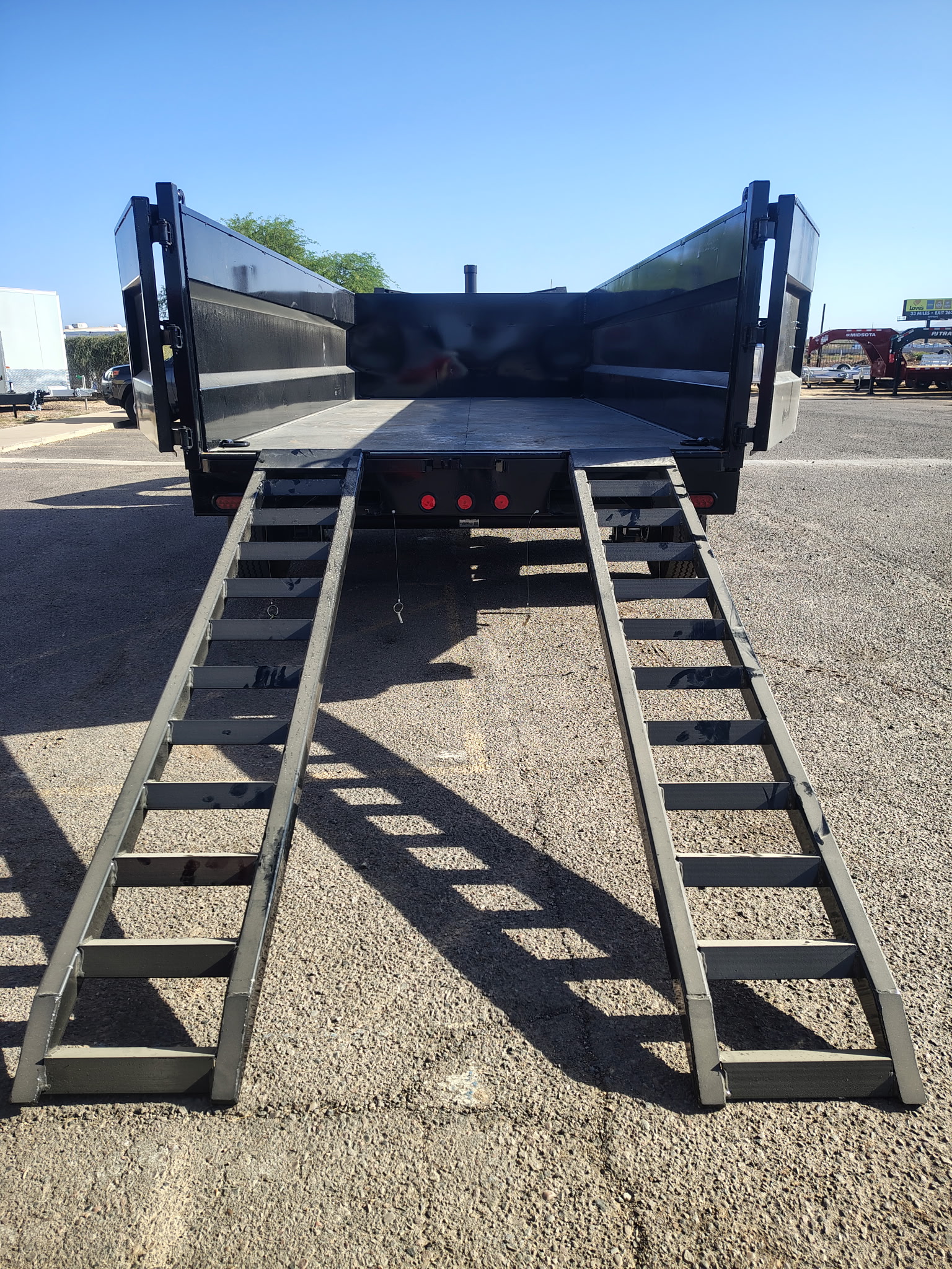 Iron Bull 16'x83" Telescopic I-Beam Gooseneck Dump Trailer w/ 36" Sides (DHG)