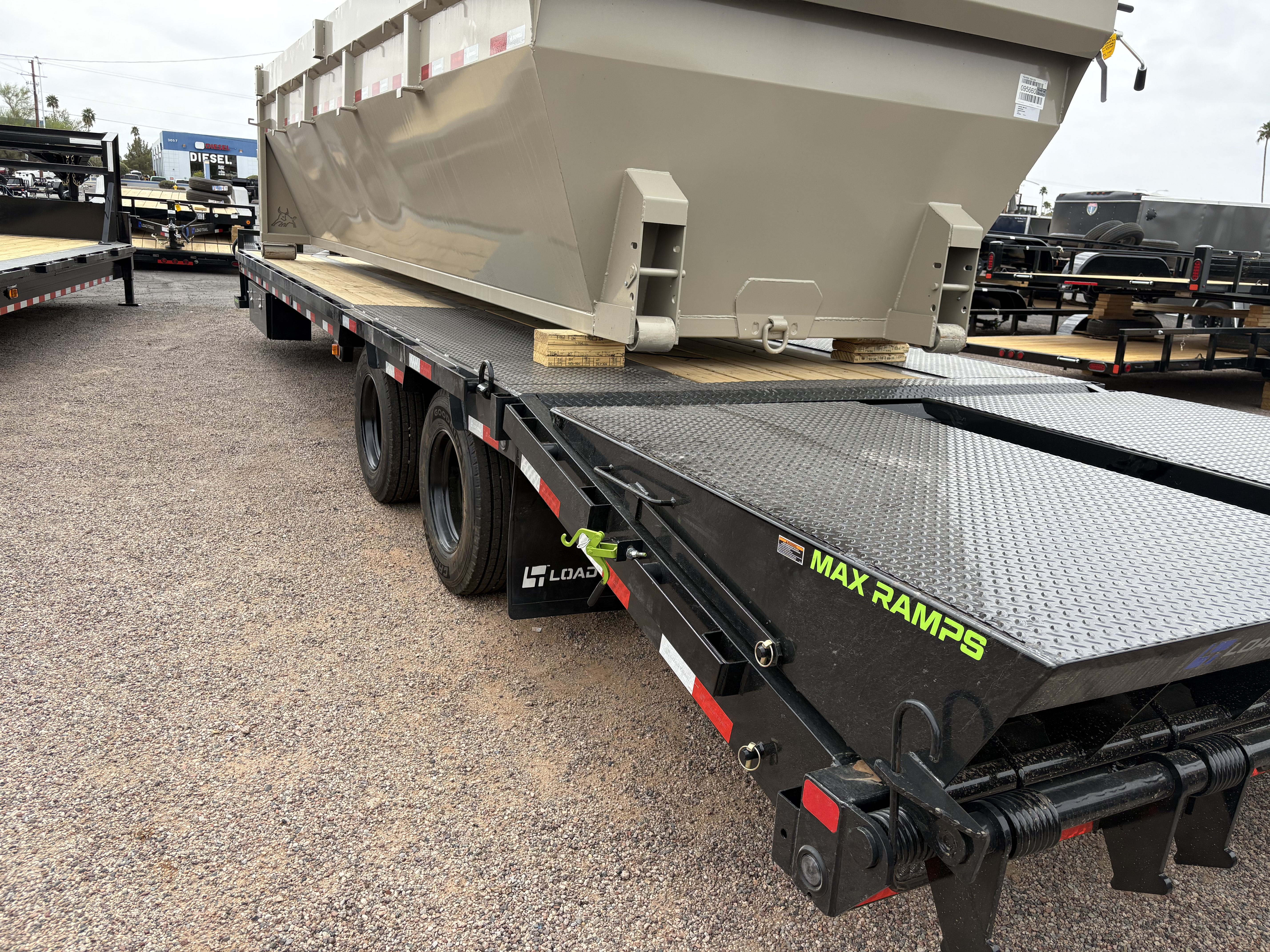 Load Trail 30x102 Tandem Axle 40K GVWR Low Pro Equipment, MAX Ramps - Stock #LT895 - Image 5 of 5