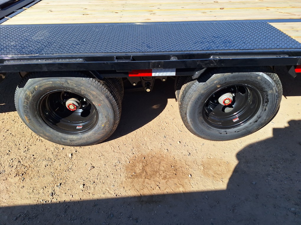P.J. Trailers 28' Gooseneck Low-Pro Flatdeck with Duals, Hydraulic Jacks, 25K GVWR - Stock #PPJ10752 - Image 5 of 7