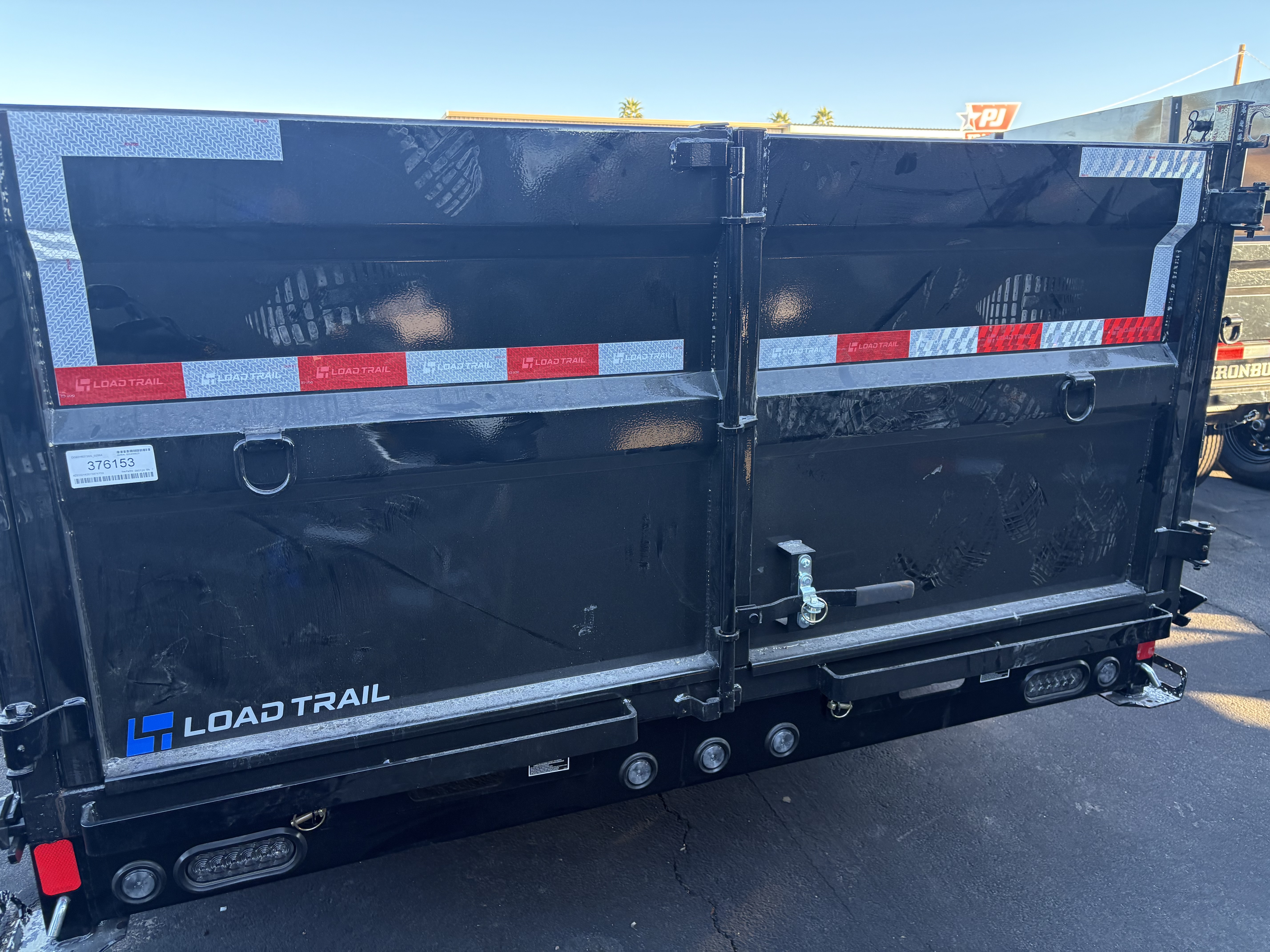 Load Trail 16x83 Gooseneck, Triple Axle, 21K GVWR, Low-Pro Dump, 36" Sides - Stock #LTD919 - Image 4 of 5