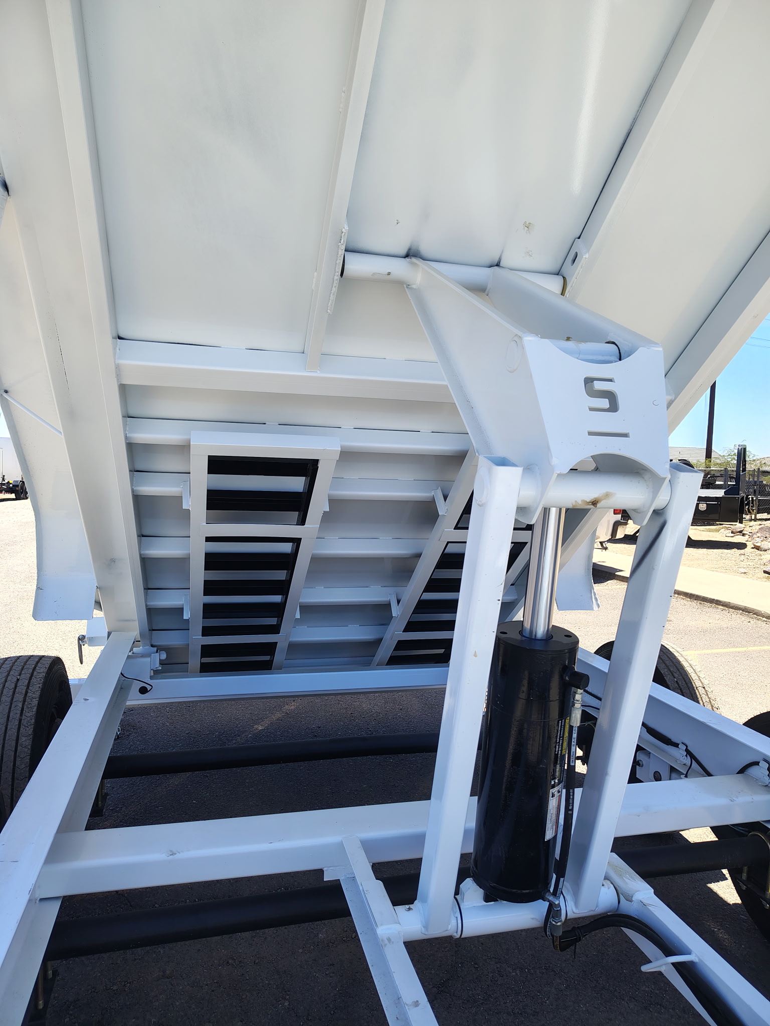 PJ Trailers 14'x84" Scissor Low-Pro High Side Dump Trailer w/ 48" Sides (DM)